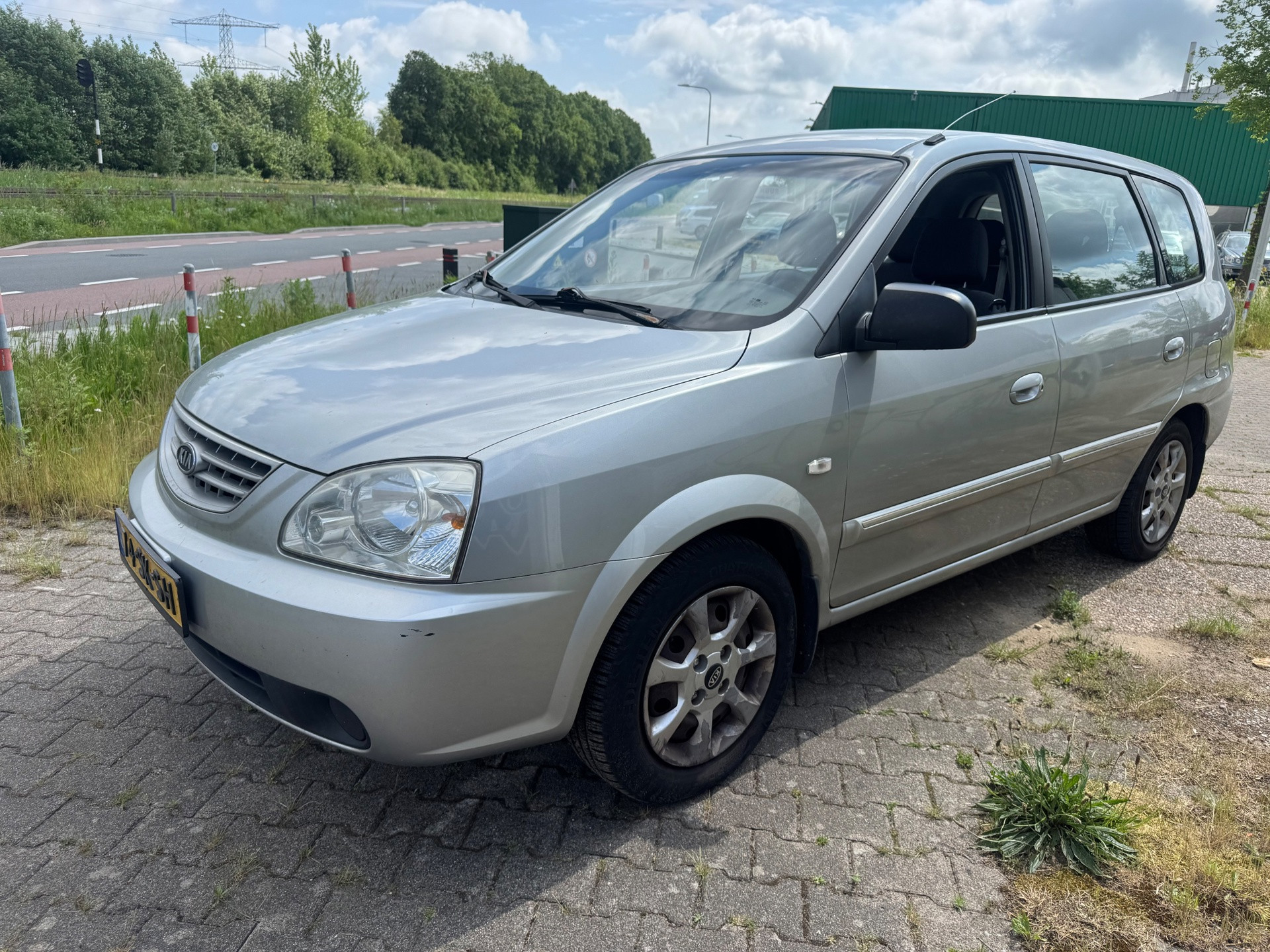 Kia Carens 2.0 CVVT M-bition