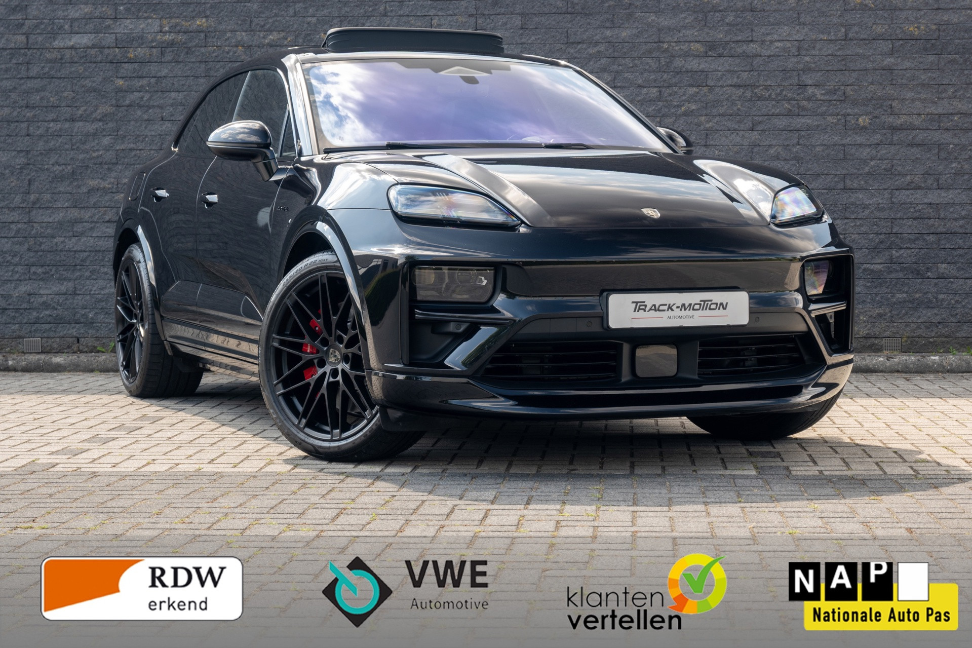 Porsche Macan Turbo 100 kWh BTW 21% Black Pano