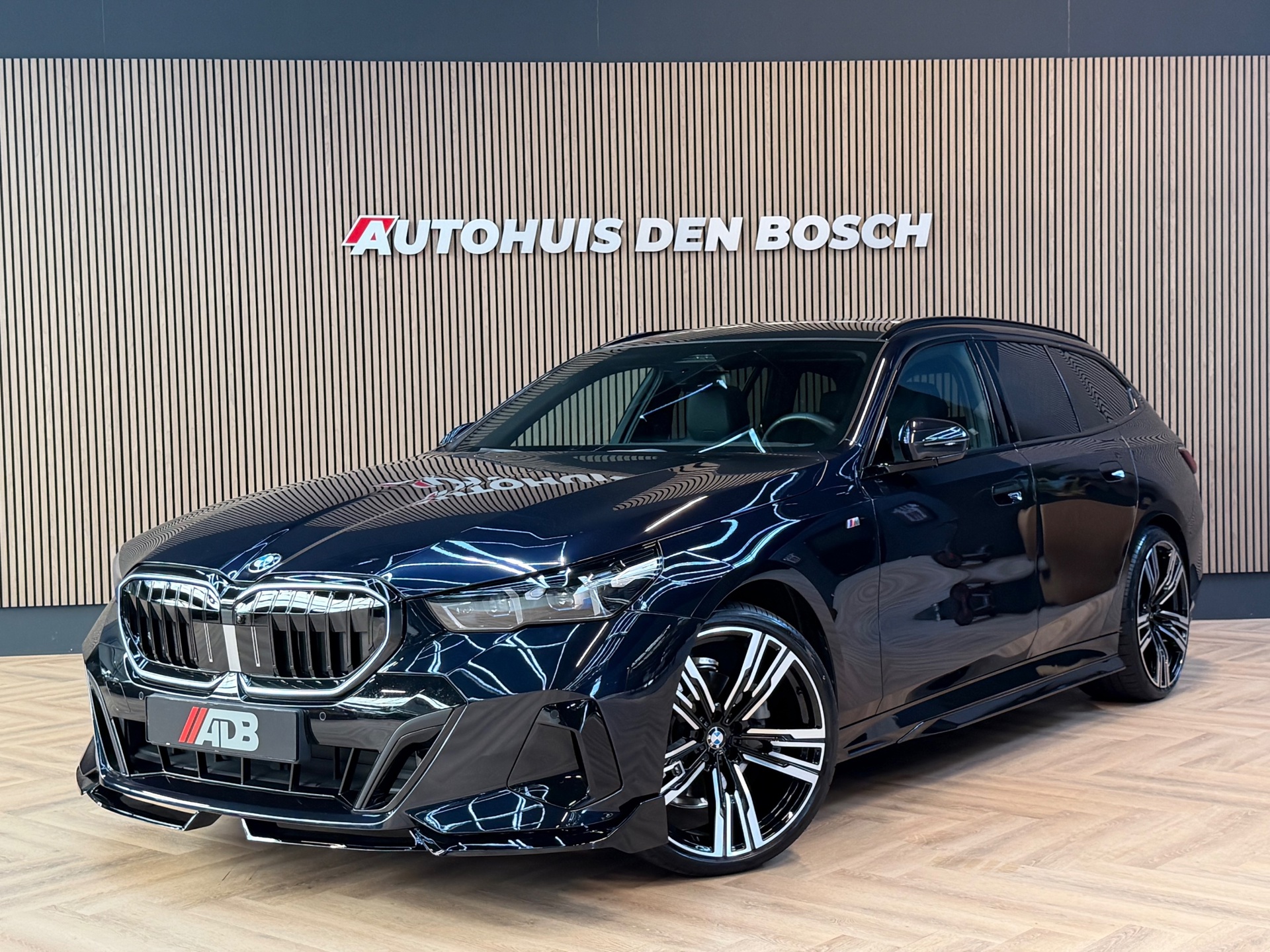 BMW 5 Serie Touring 520i M Sport|Pano|Keyles|HeadUp|360|H&K