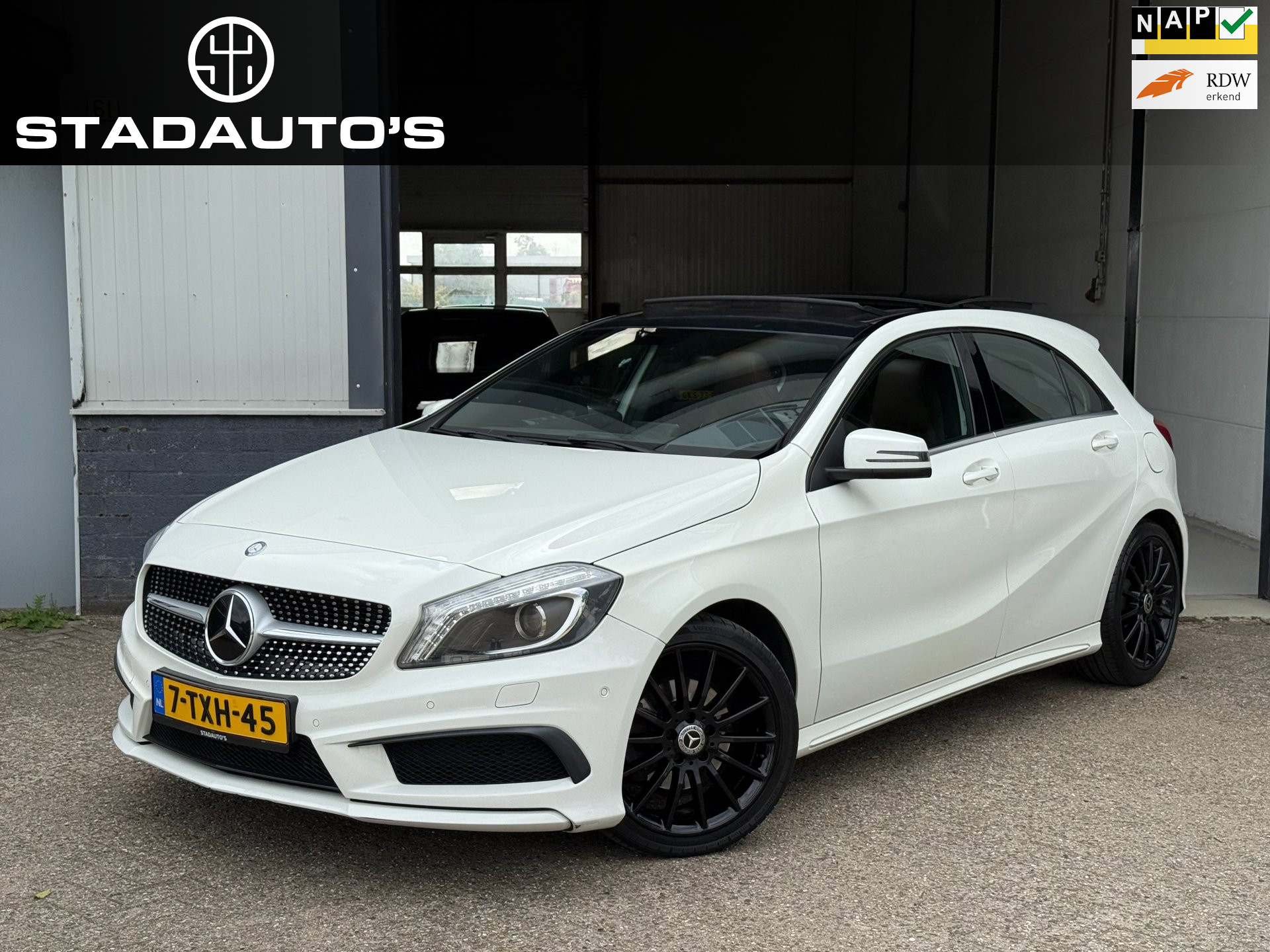 Mercedes-Benz A-Klasse 180 AMG Automaat Panoramadak NAP!