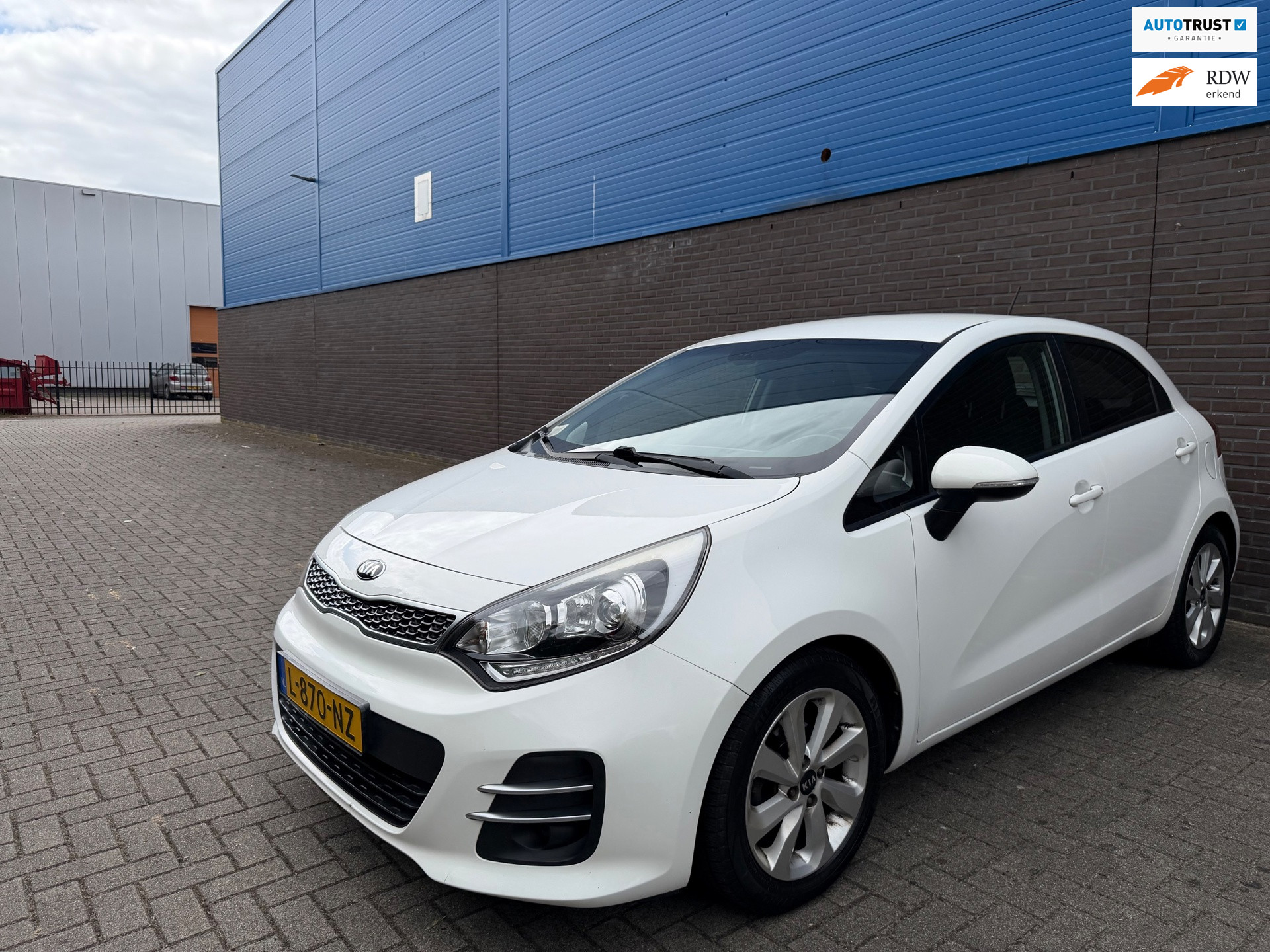 Kia Rio 1.2 CVVT ExecutiveLine | Navigatie | 16” LM Velgen | Trekhaak | Cruise | Climate | Parkeersensoren | Start/Stop | Isofix |