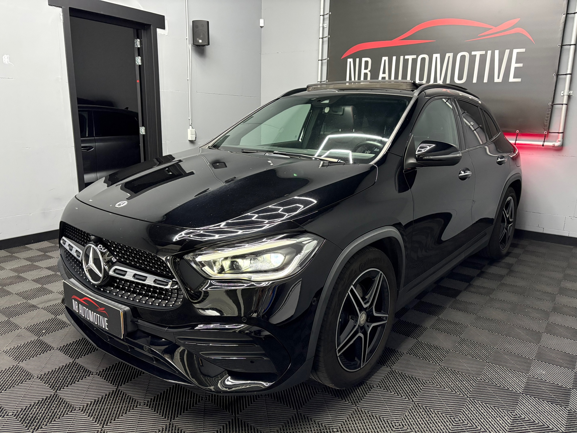 Mercedes-Benz GLA 200 Business Solution AMG