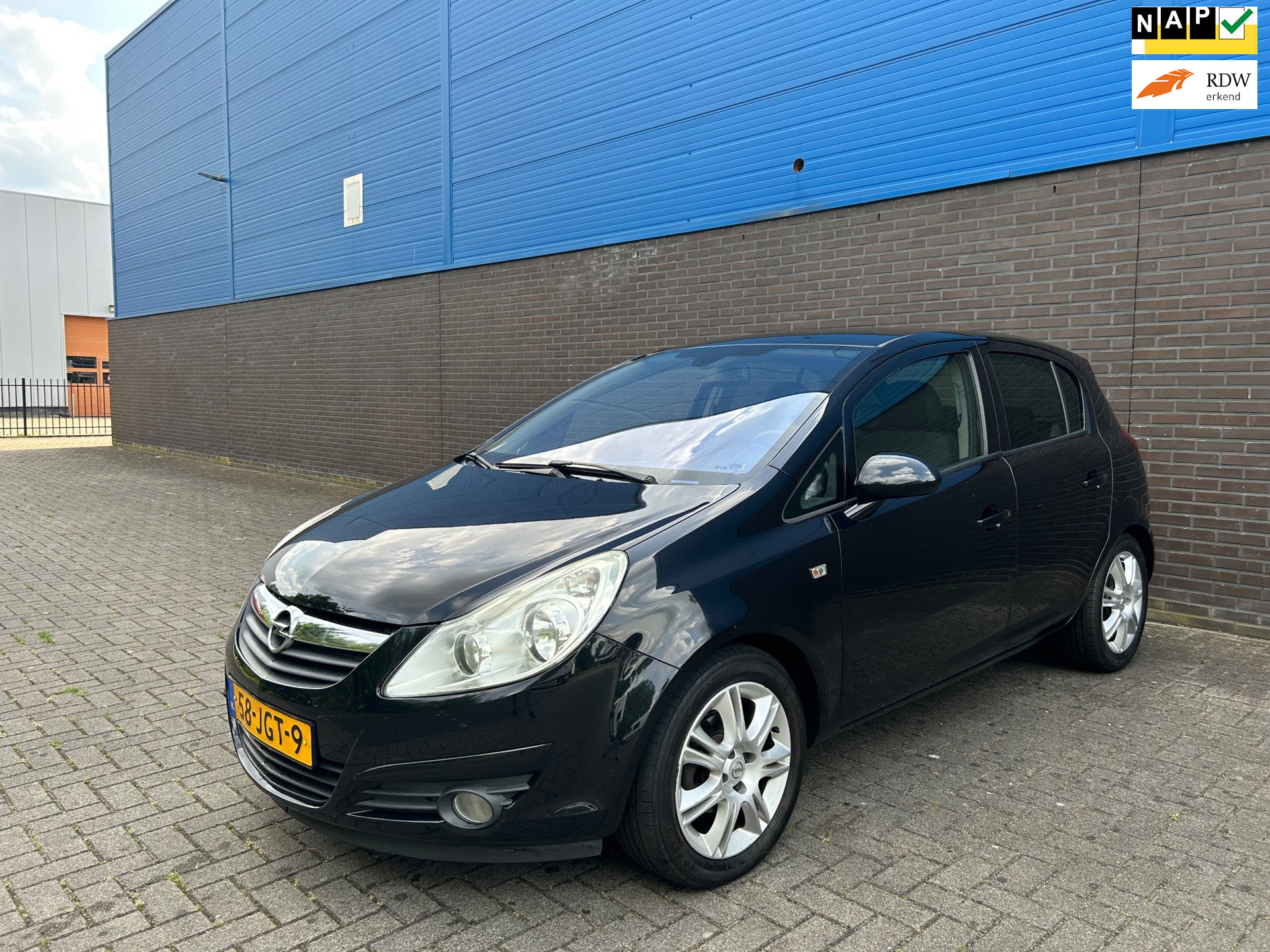 Opel Corsa 1.2-16V Cosmo | Automaat | Stoel- en Stuurverwarming | Cruise | Climate | Parkeersensoren | 16” LM velgen | Lichtsensor