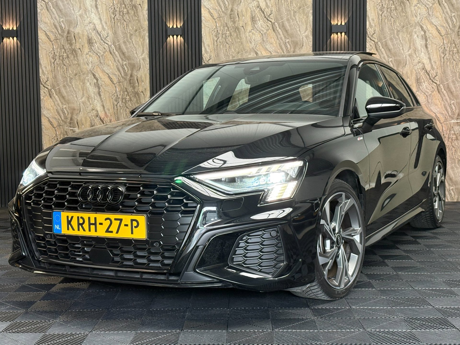 Audi A3 Sportback 35 TFSI 3x S-Line | Pano | Camera | Matrix | Leder