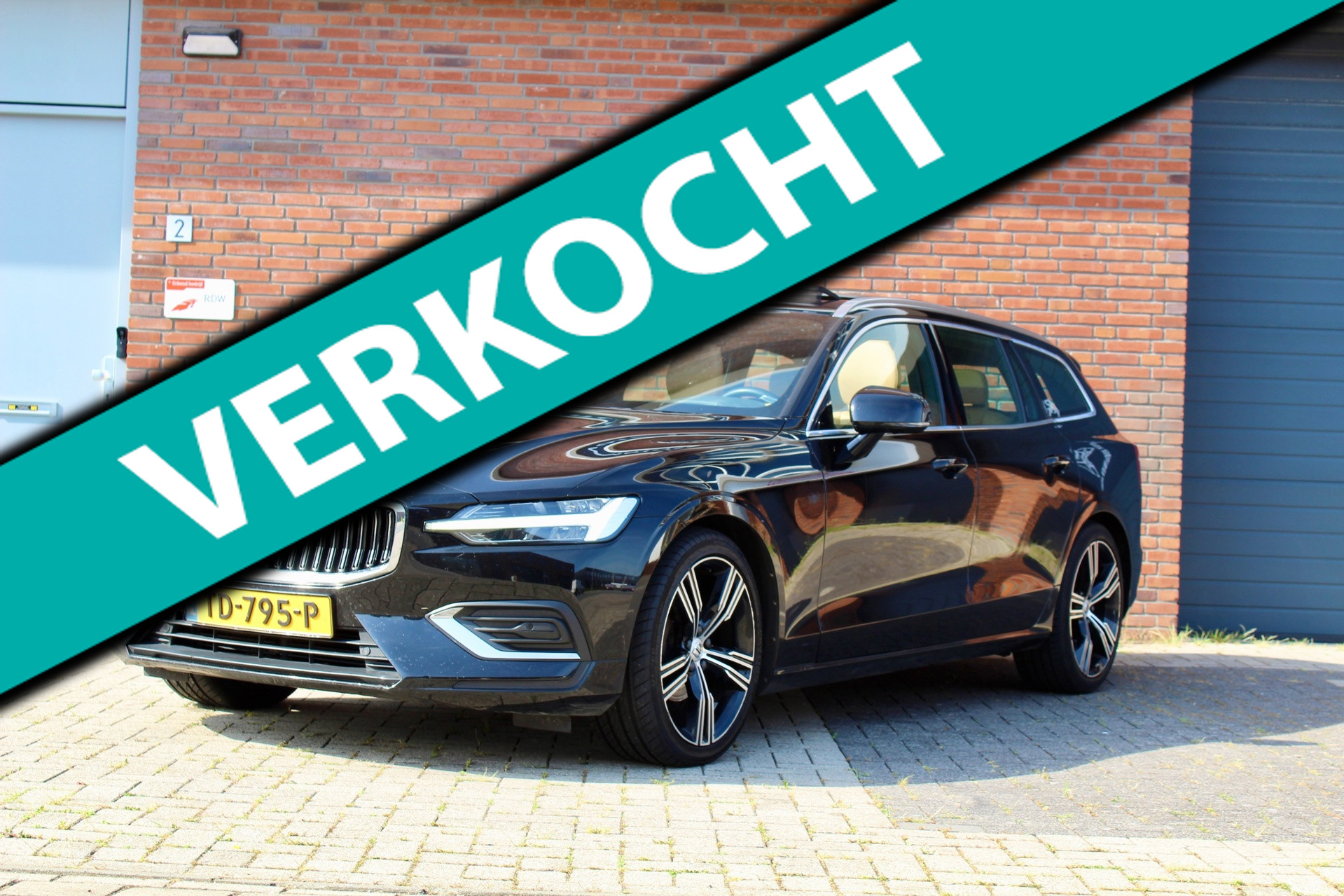 Volvo V60 2.0 D4 Inscription | FULL OPTION | PANO 360 H&K