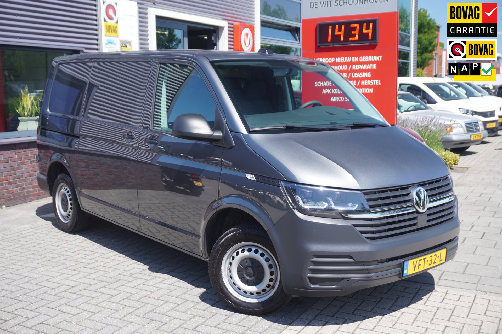 Volkswagen Transporter 2.0 TDI L1H1 26 Economy Business / Carplay / Cruise control / Trekhaak
