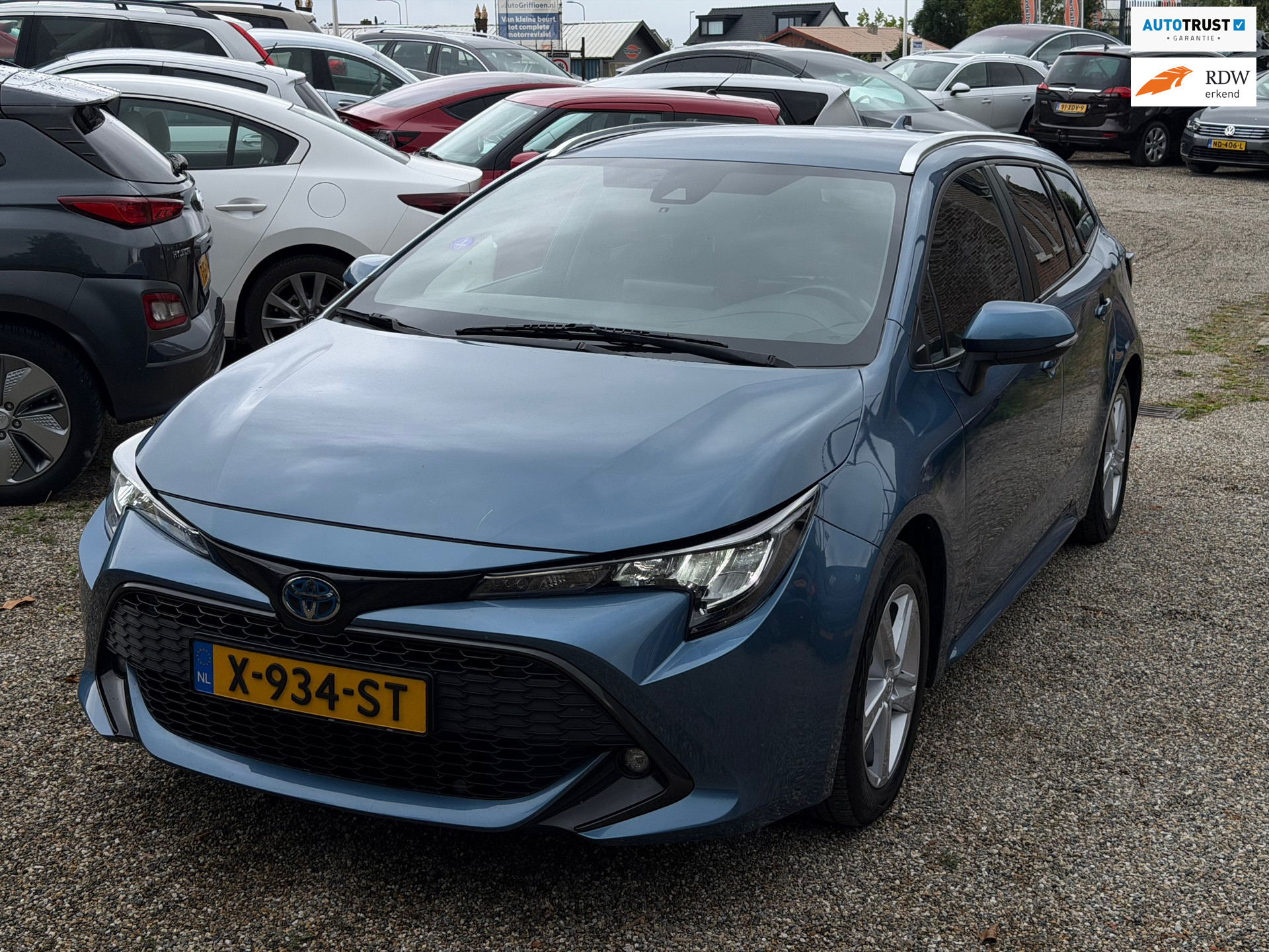 Toyota Corolla Touring Sports 1.8 Hybrid Active Keyless Camera BTW Auto Dealer Onderhouden Winterbanden Adaptief Cruise Carplay