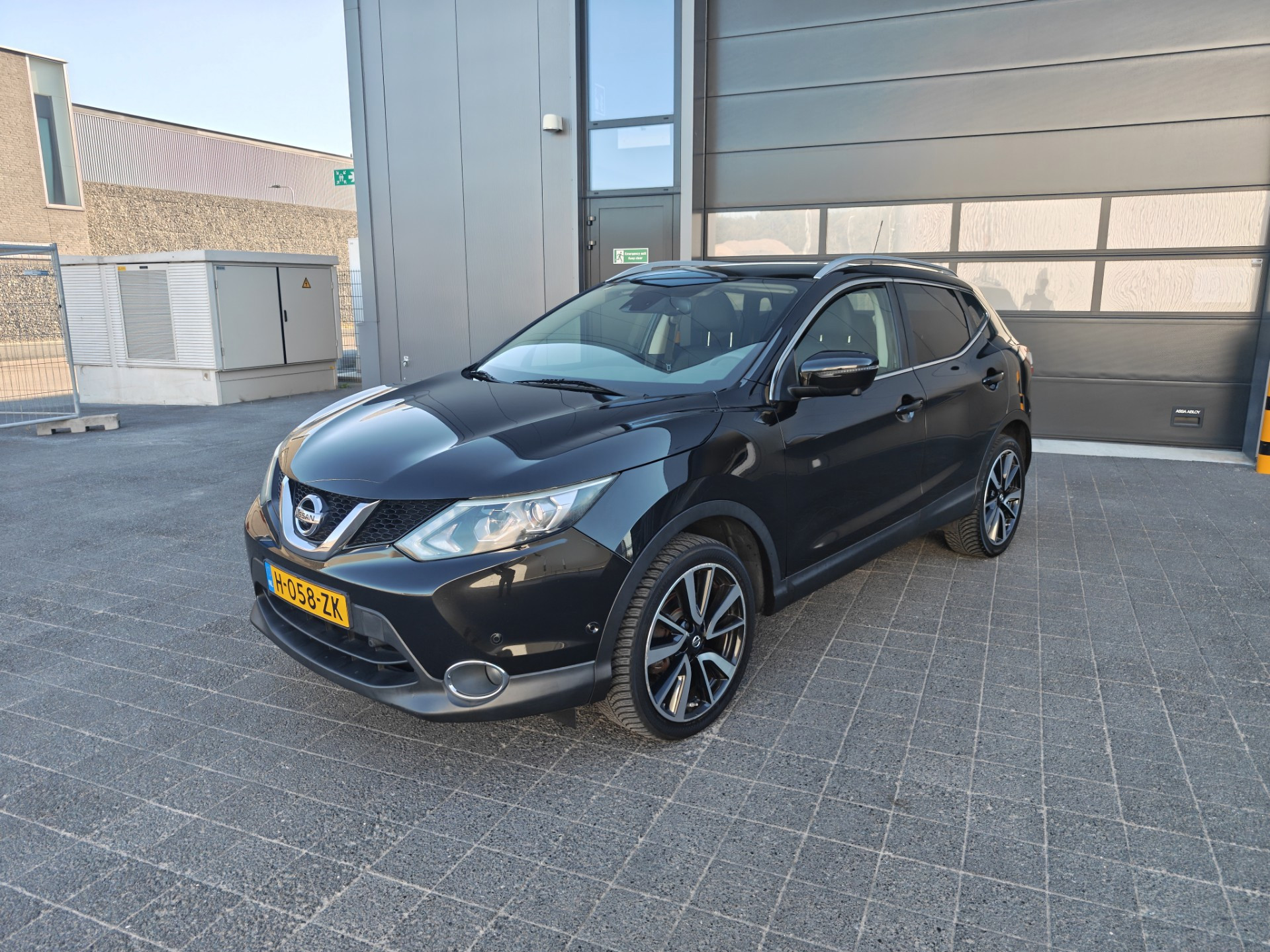 Nissan QASHQAI 1.2 Tekna,Cruise control,Parking system,Navi,Panodak,Achteruitrijcamera,Ledere bekleding