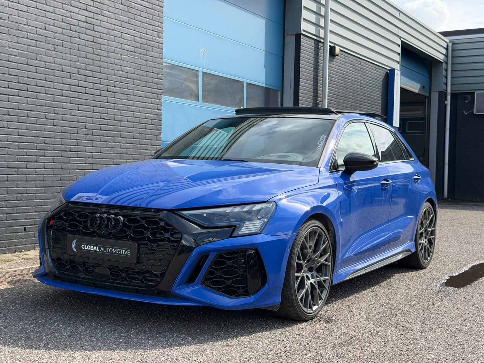 Audi RS 3 2.5 TFSI QUATTRO Performance Edition 1/300 – 407PK – NOGARO BLAUW – CARBON SCHAALSTOELEN – KERAMISCHE REMMEN – BTW AUTO