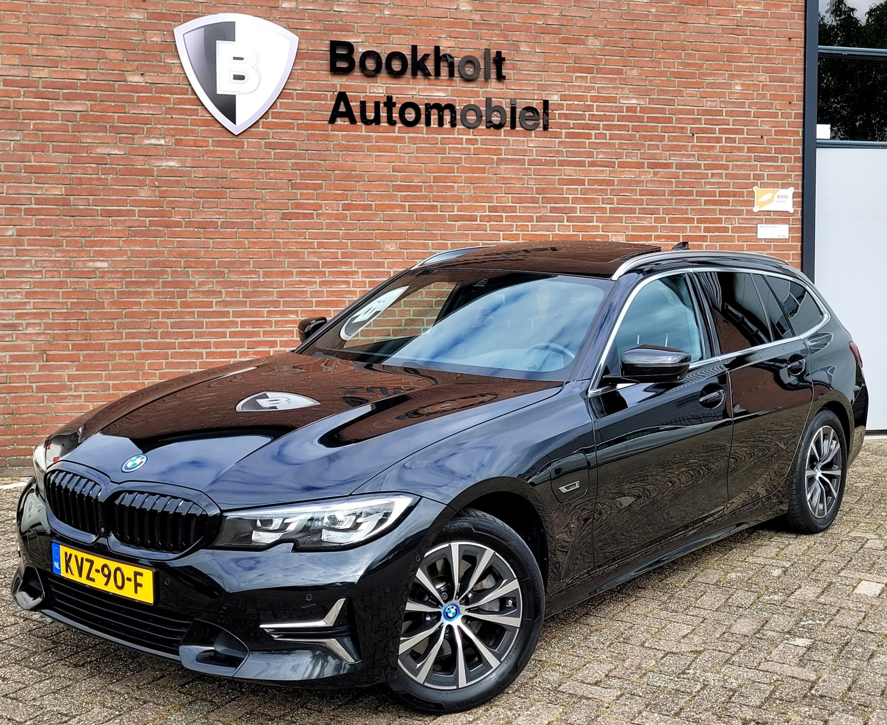 BMW 3 Serie Touring 320e Pano 360-Cam Tr.haak, 98% SOH (BTW-auto)