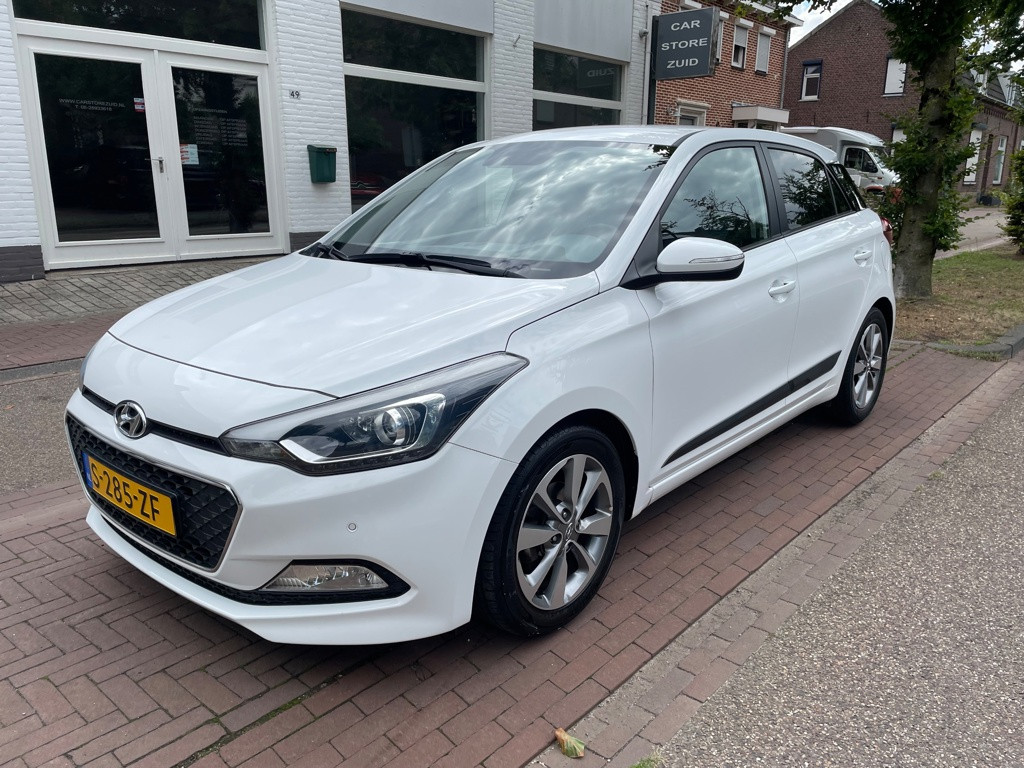Hyundai i20 1.2 HP i-Motion Comfort / climate / cruise c