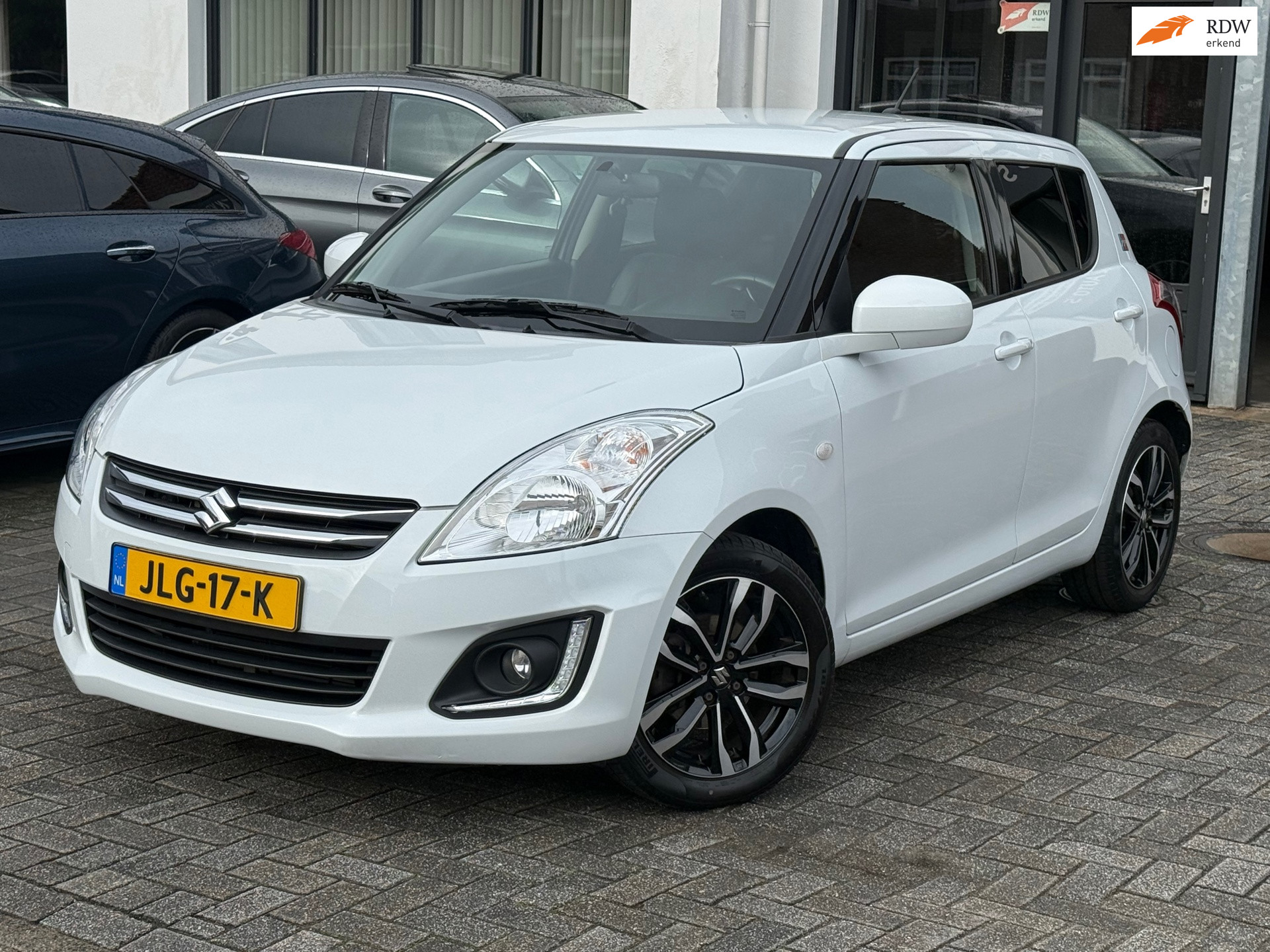 Suzuki Swift 1.2 Bandit EASSS, Trekhaak,Stoelverwarming,Airco,L.M.Velgen,Extra getint glas