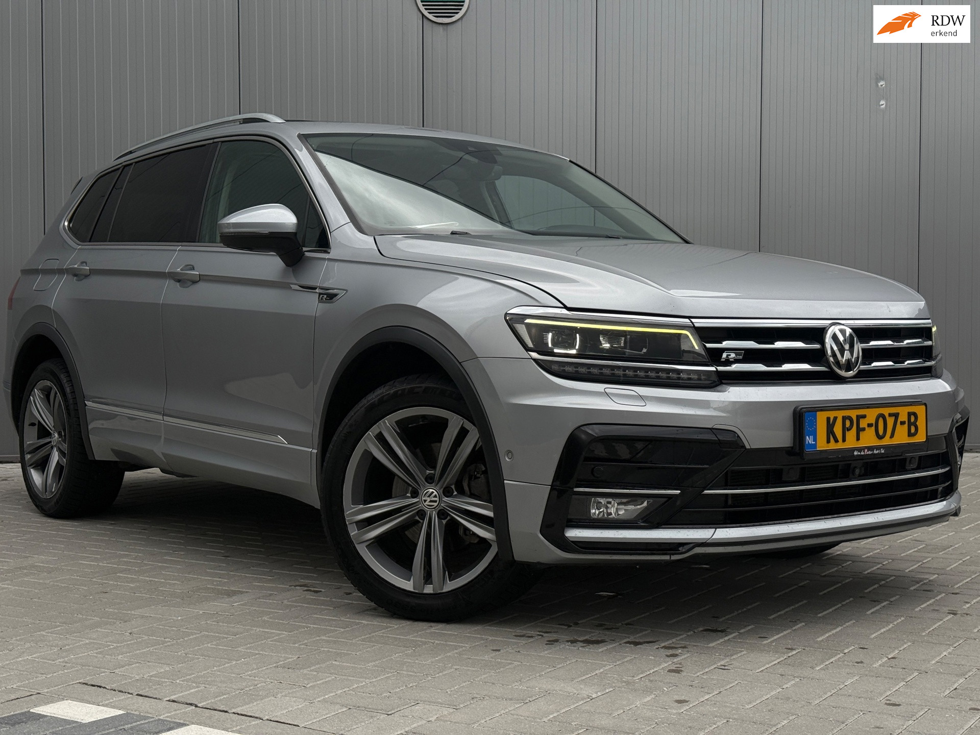 Volkswagen Tiguan Allspace 2.0 TDI R-Line 7p. PANO 360 Xenon