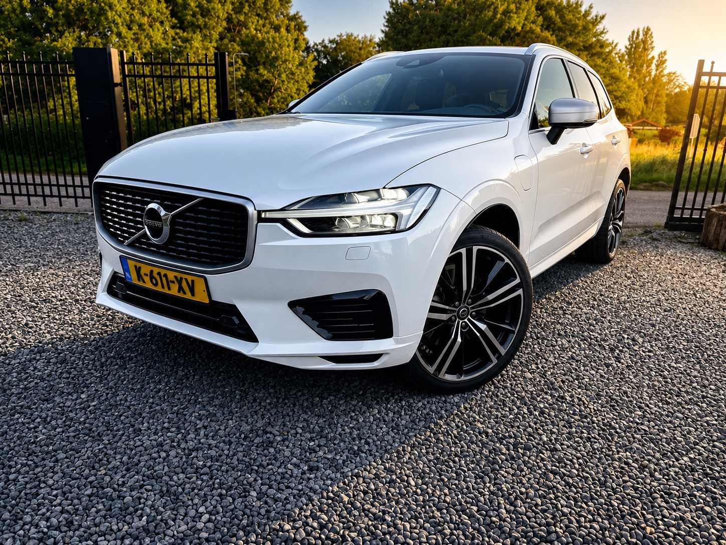 Volvo XC60 2.0 T8 Twin Engine AWD R-Design / Panorama Dak / Lucht vering /
