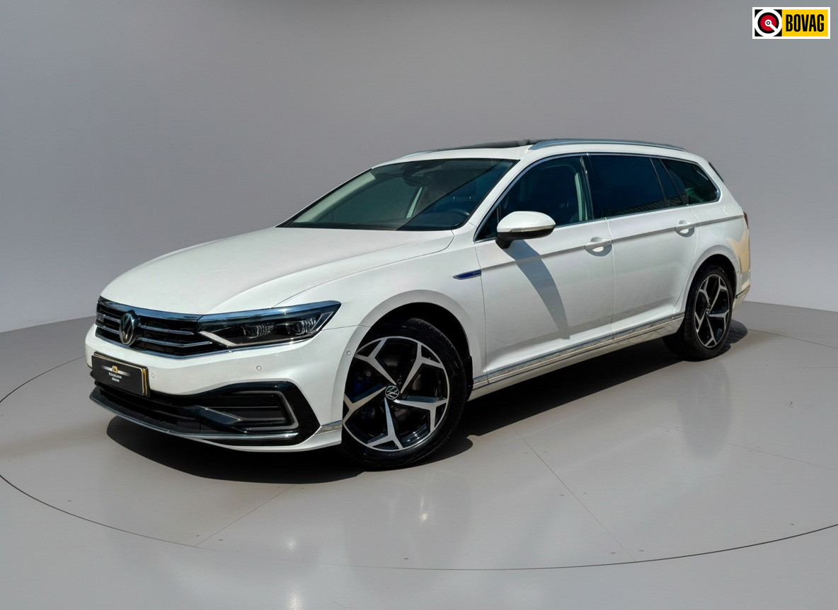 Volkswagen Passat Variant 1.4 TSI * Panoramadak * Navigatiesysteem * Trekhaak *