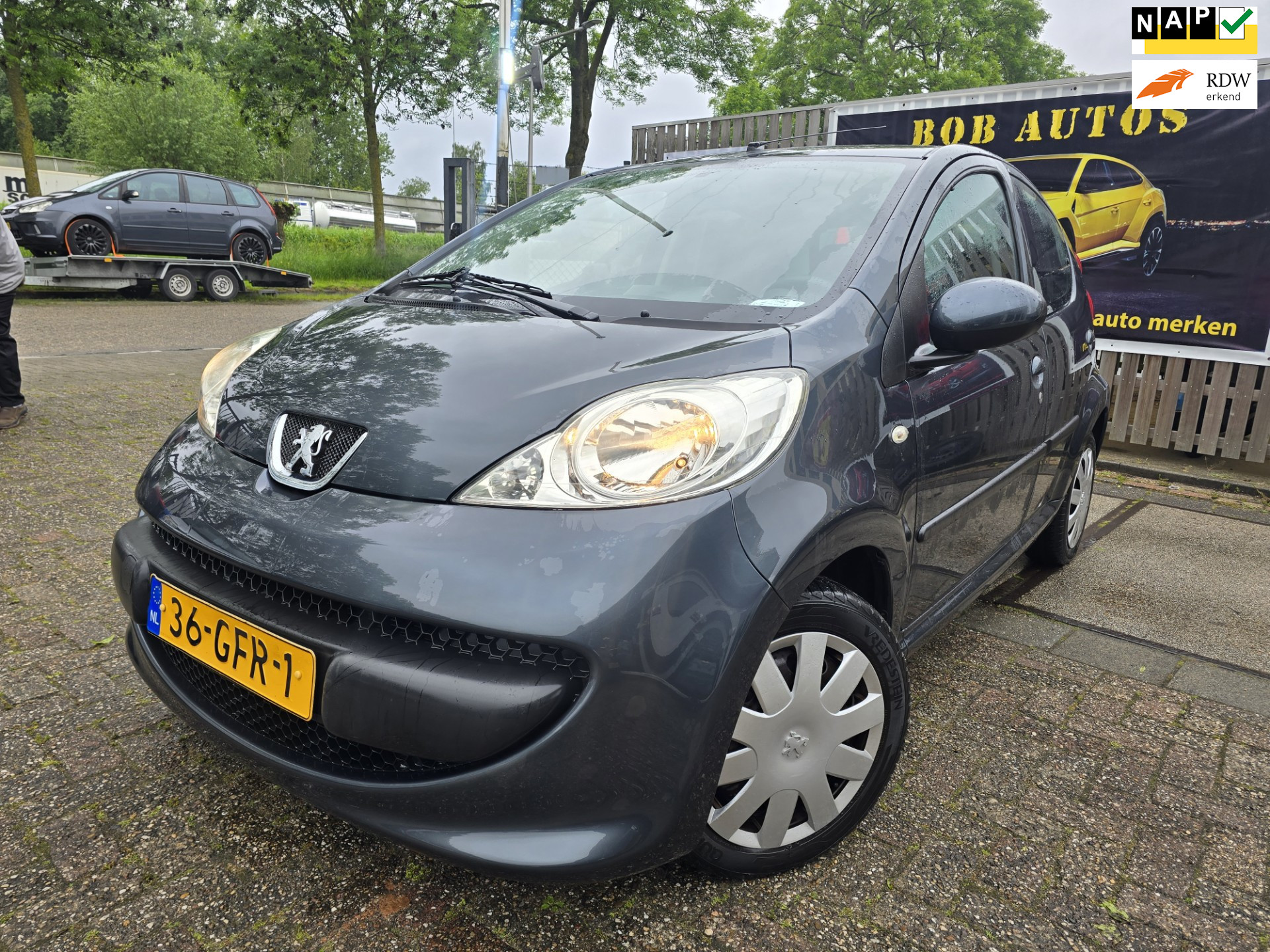 Peugeot 107 1.0-12V XS/AUTOMAAT/lage KM NAP/airco/navi/5deuren/apk /elektrische ramen/rijd schakelt perfect/ inruilen is mogelijk