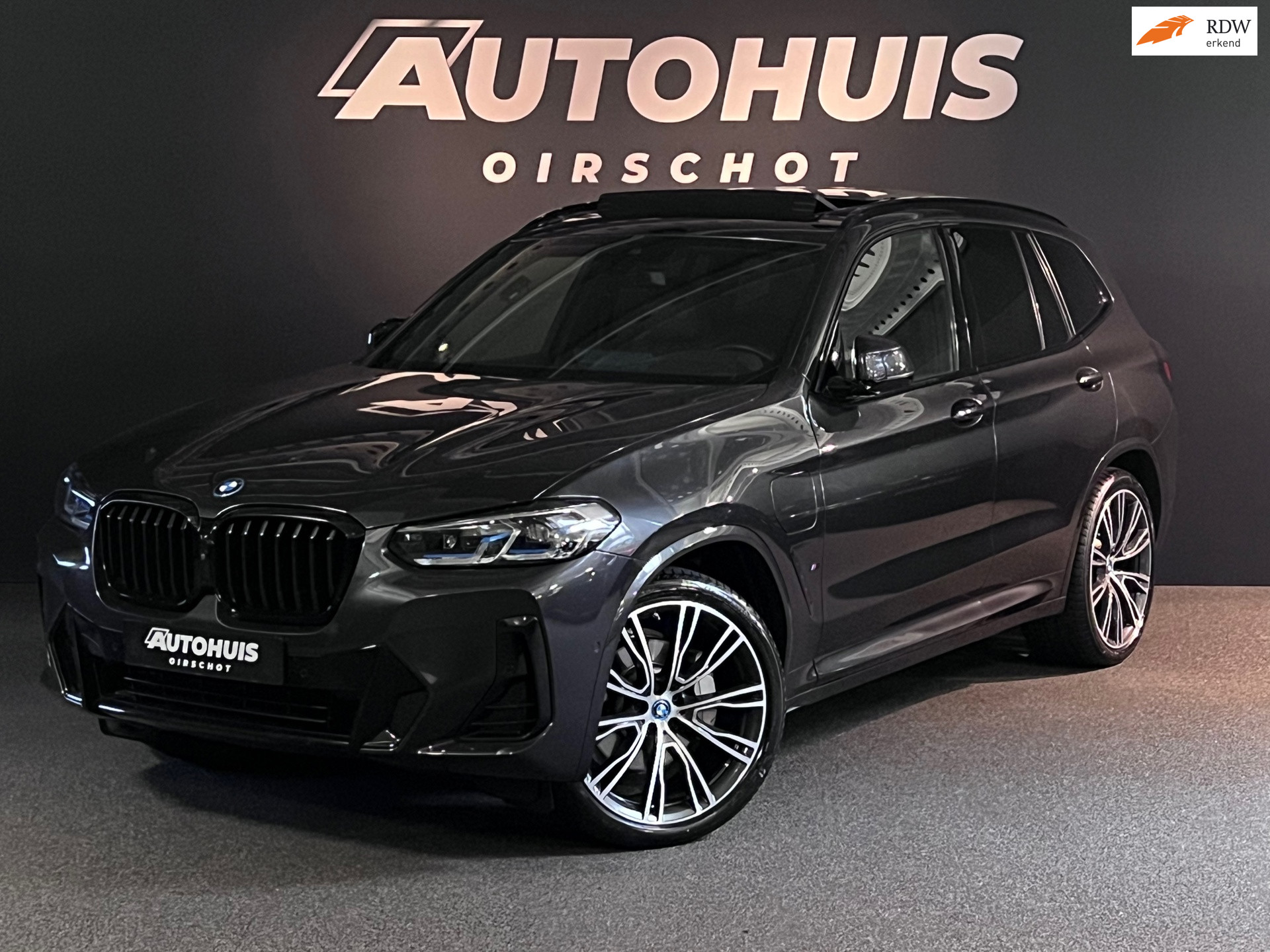 BMW X3 XDrive30e High Executive Edition M Pano/ Laser/ Stuurverwarming/ Memoryseats/ 21″/ 360 Camera/ Trekhaak/ Headup/ Carbon