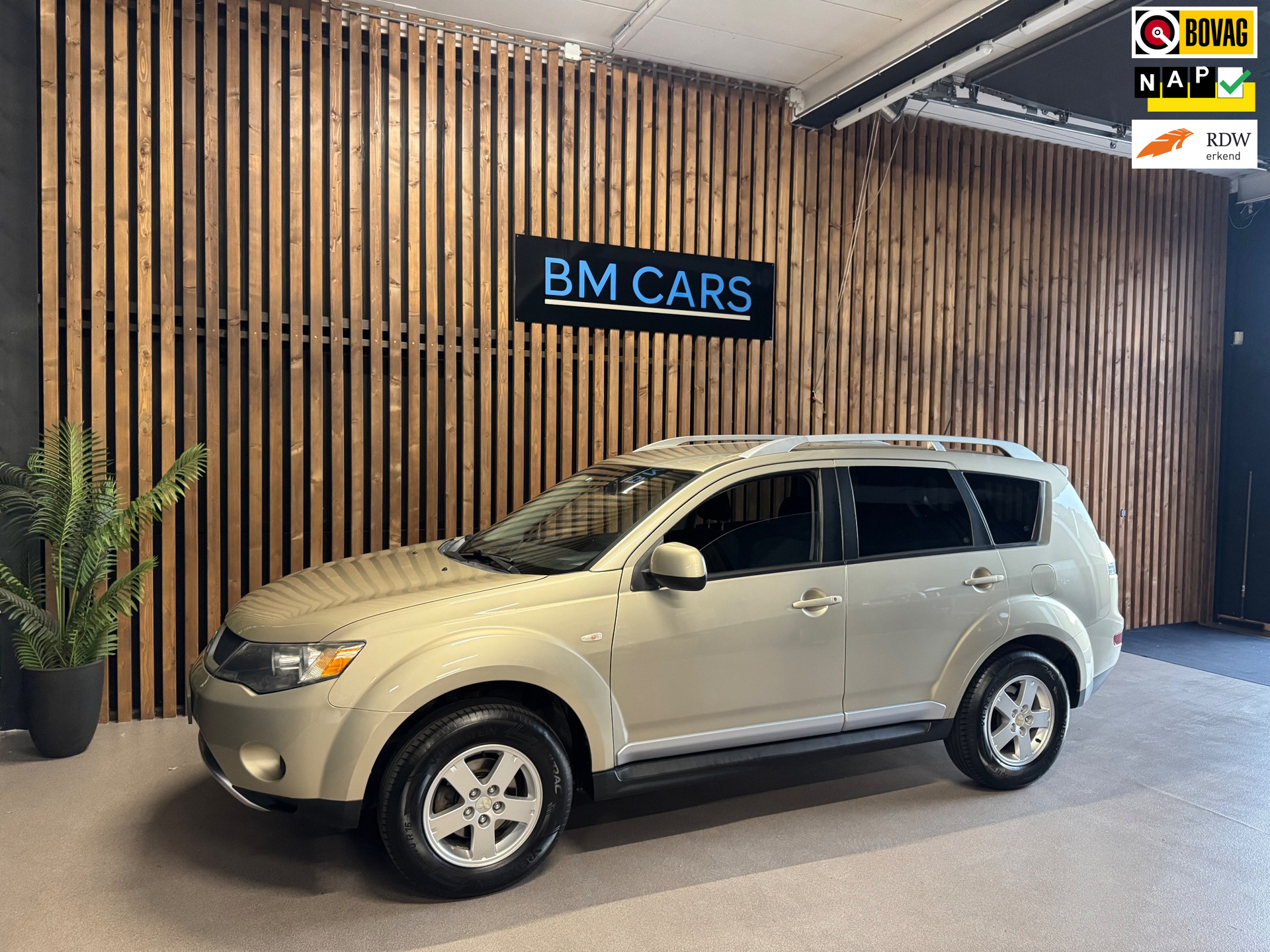 Mitsubishi Outlander 2.4 Inspire 2WD Airco,Trekhaak, PDC
