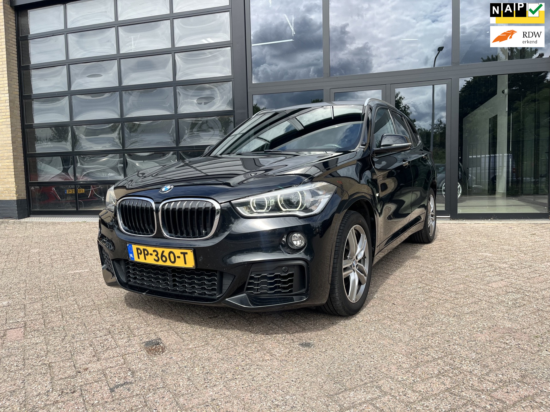 BMW X1 SDrive18i High Executive, M-Pakket, Led