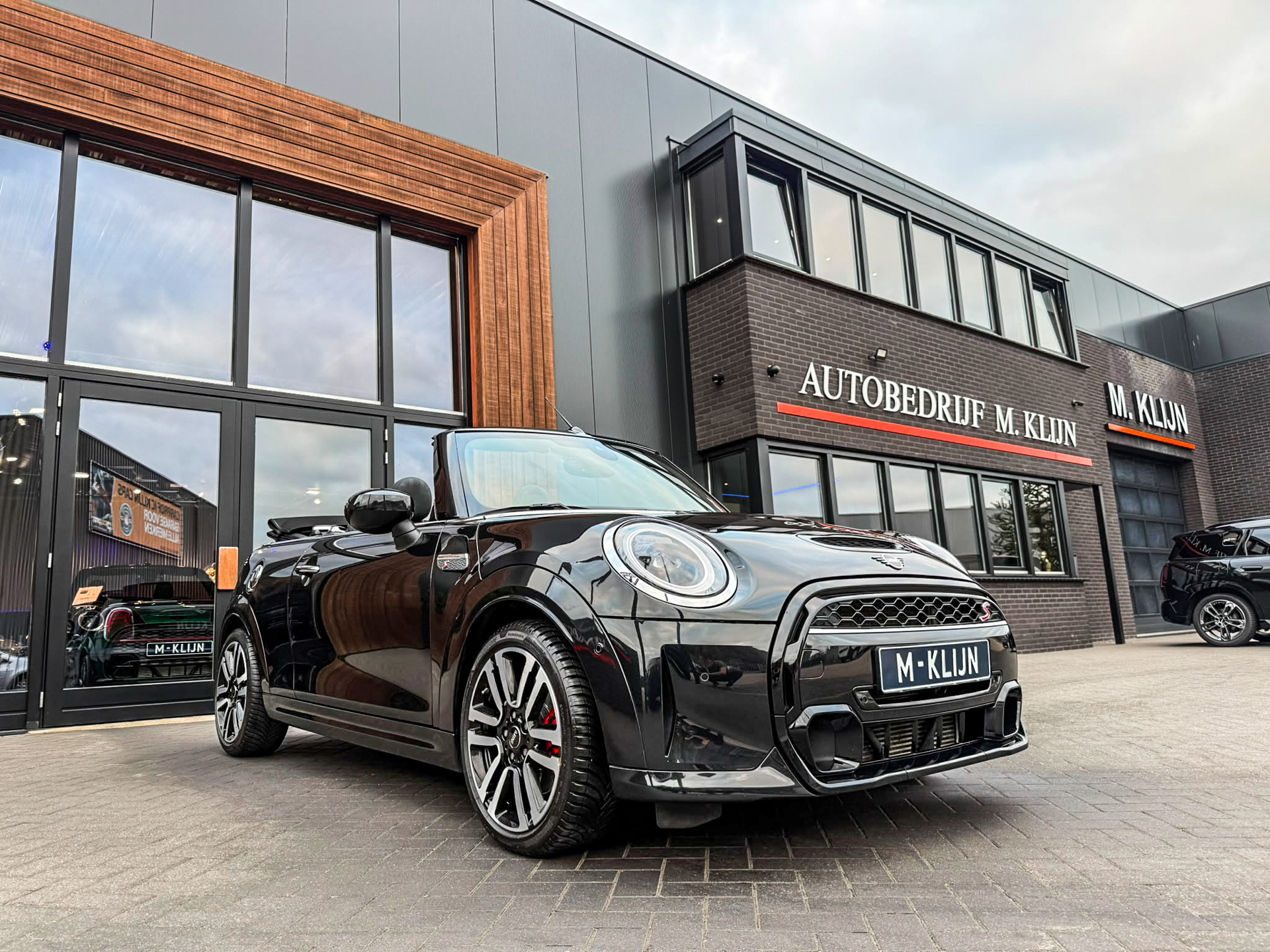 MINI Cabrio 2.0 Cooper S MINI Yours F1 aut 178pk/Ned auto/Lounge leer/Camera/Hk/Head up