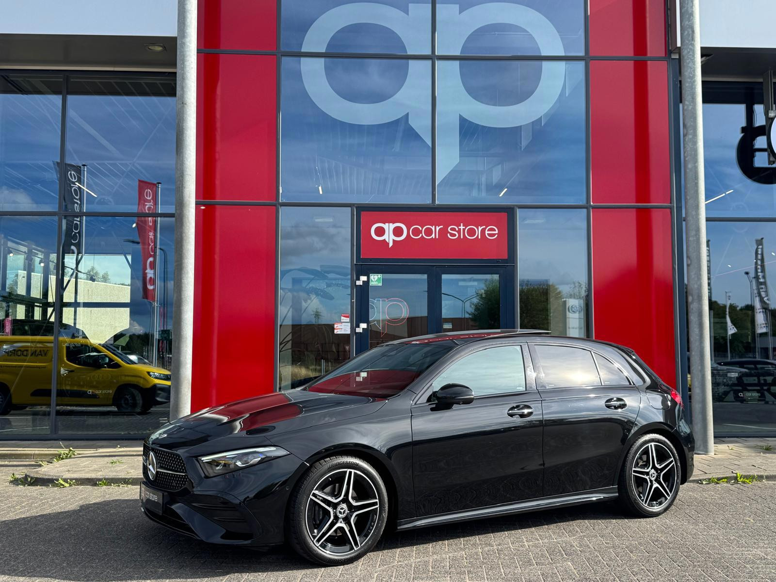 Mercedes-Benz A-Klasse 200 AMG Facelift | Panorama | Head Up | Memory Seats | Sfeer verlichting | Camera voor – achter | Carplay |