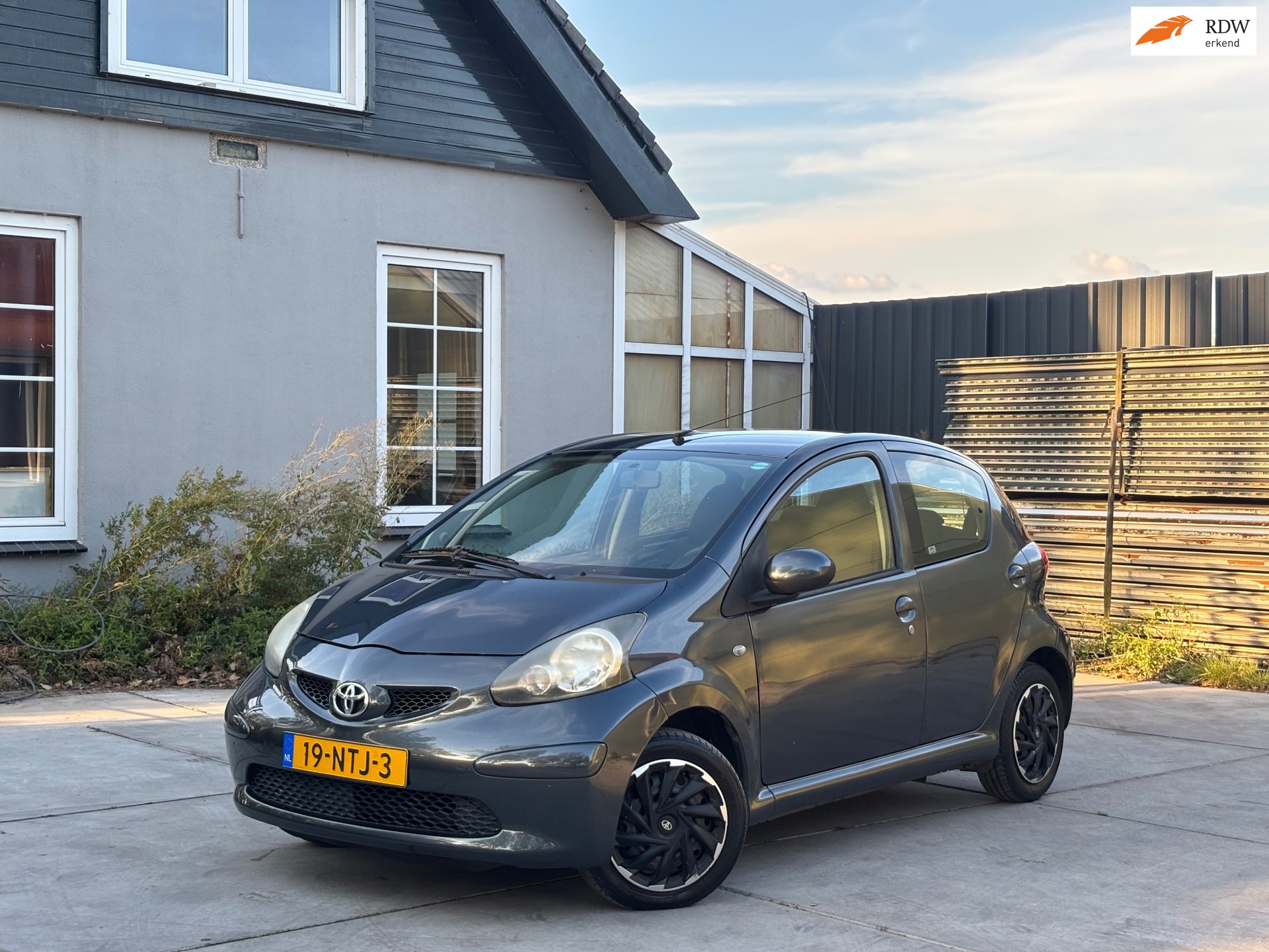 Toyota Aygo 1.0-12V + | Nieuwe APK | Automaat | El. Ramen | 5-drs | Rijklaar!