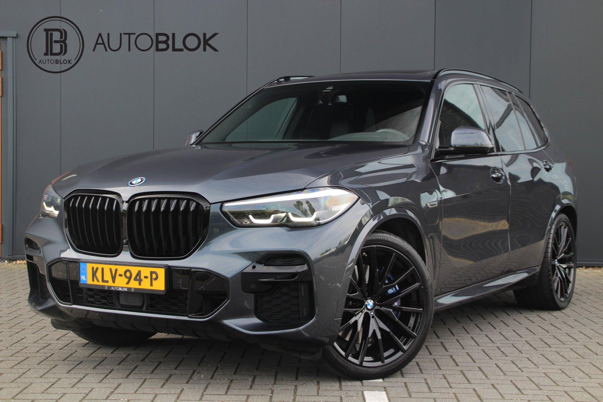 BMW X5 XDrive45e | M sport | Apple carplay | stoelverwarming | Adaptive Cruise Control | Luchtvering | Sfeerverlichting |