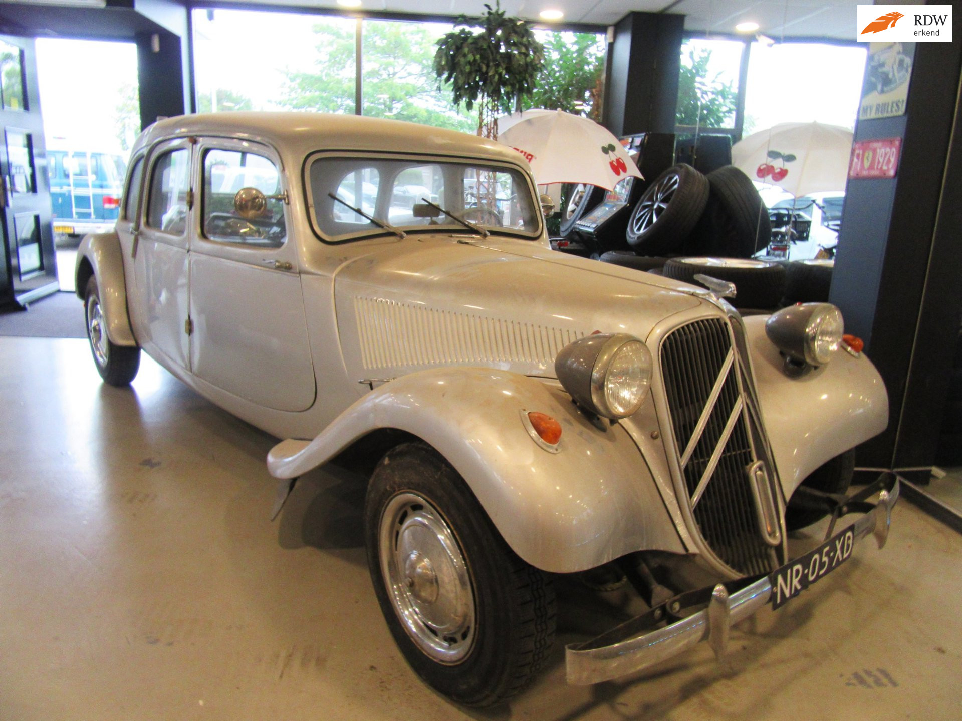 Citroën CV11C TRACTION AVANT 1957 UNIEKE 5 DEURS LIMO