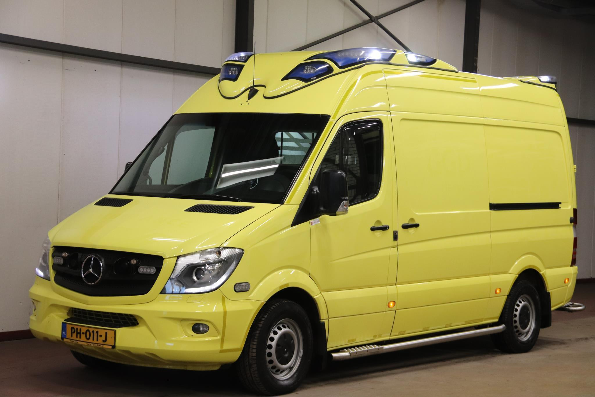 Mercedes-Benz Sprinter 319 CDI 190PK L2H2 AMBULANCE AUTOMAAT