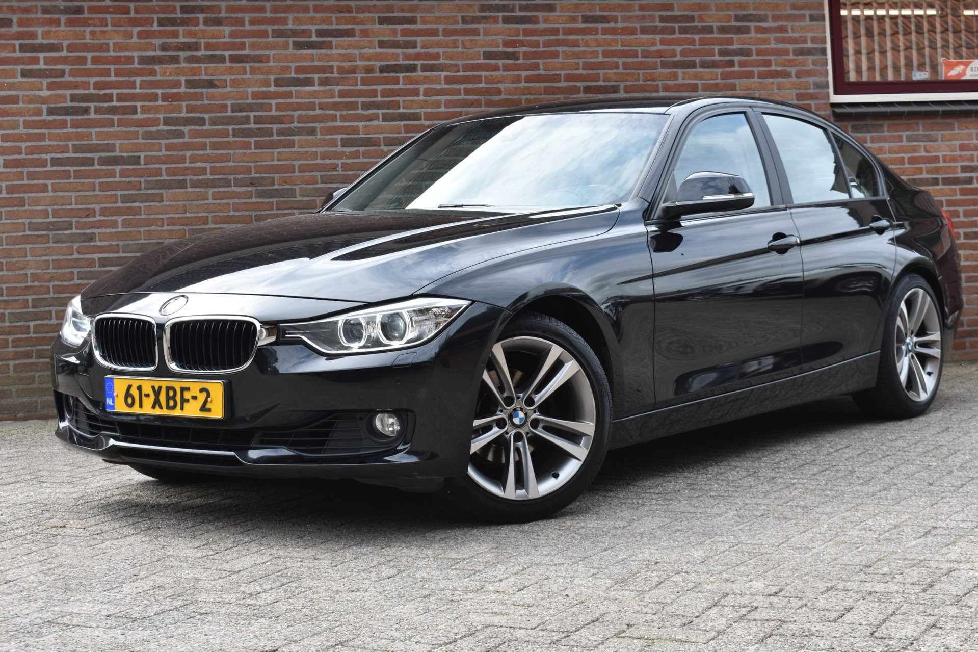 BMW 3-serie 320i High Executive ’12 Navi Clima Cruise Inruil mogelijk