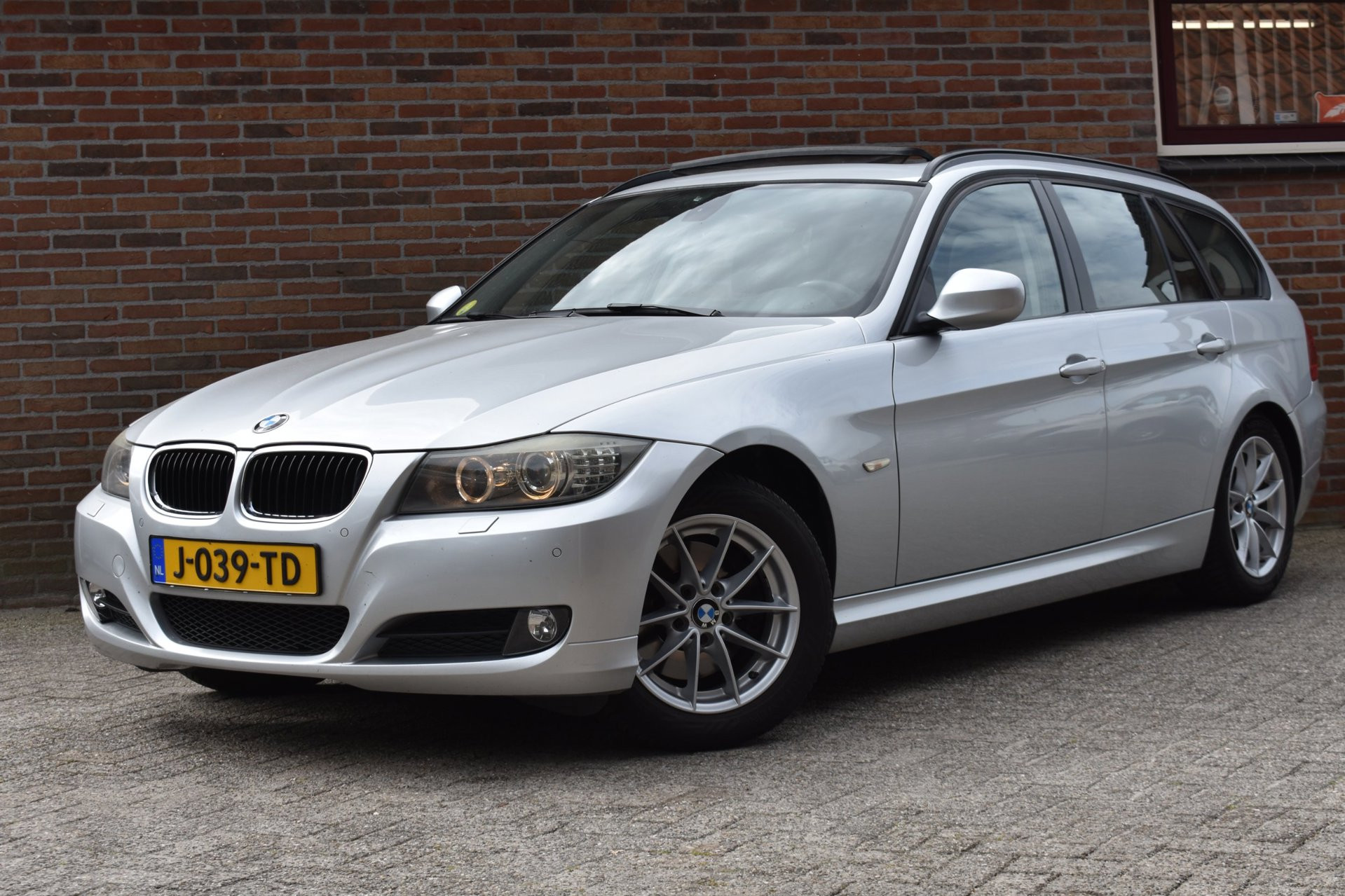 BMW 3 Serie Touring 320i Business Line ’10 Xenon Pano Clima Leder NAvi Cruise