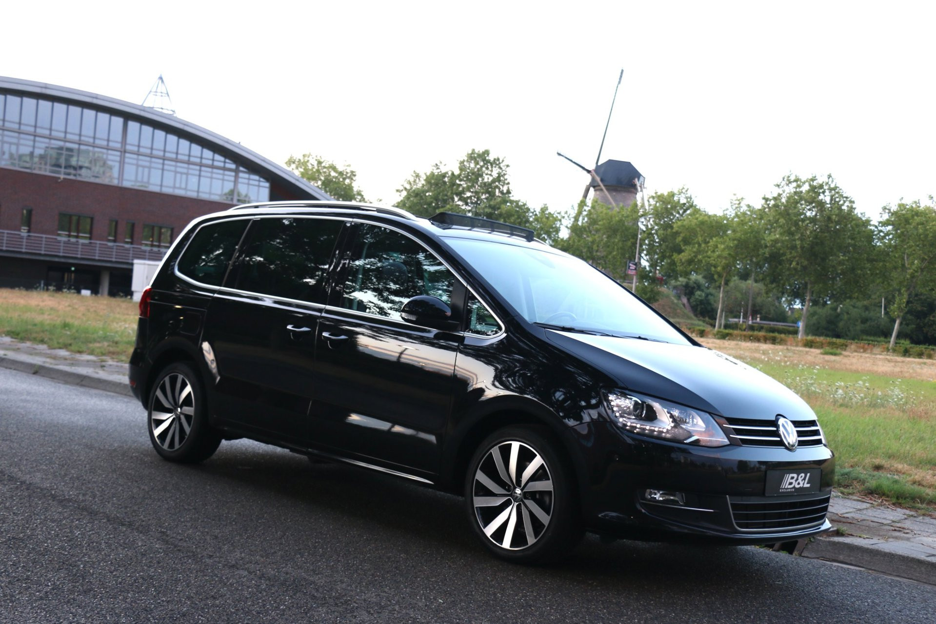 Volkswagen Sharan 1.4 TSI Highline 7-persoons Fully Loaded alle dankbare opties 1e eigenaar Full Option Uniek Panoramadak NW Staat