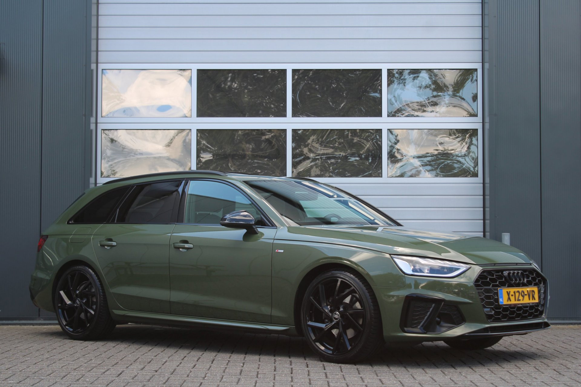 Audi A4 Avant 35 TFSI S edition Competition 150pk ACC/Virtual/Camera/Panodak/Stoelverwarming/PDC/LED/Carplay/Navi/19″LM/Dealer/BTW