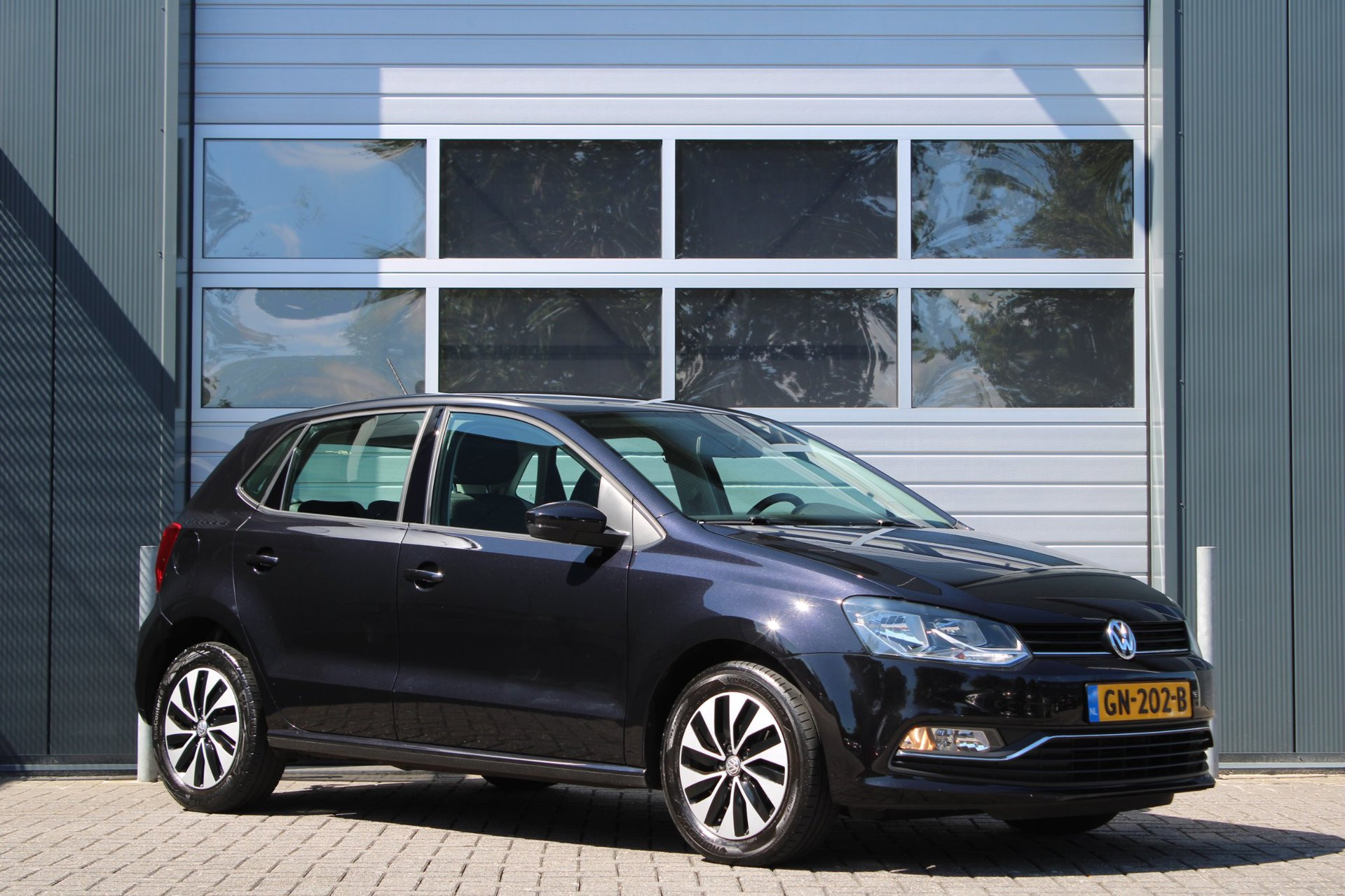 Volkswagen Polo 1.2 TSI Comfortline 5-Deurs Airco/Cruise/Elek.Ramen/C.V./RadioCD.AUX/15″LM/Isofix/APK:29-01-2027