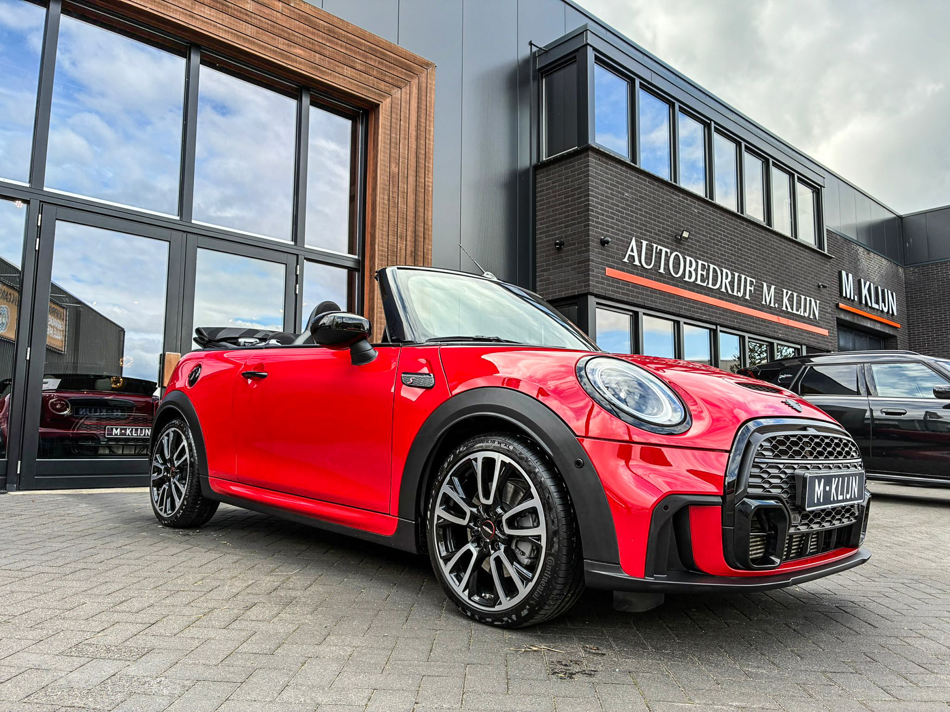 MINI Cabrio 2.0 Cooper S John Cooper Works F1 aut/Camera/18″Jcw/Hk/Navi/Btw/Vol