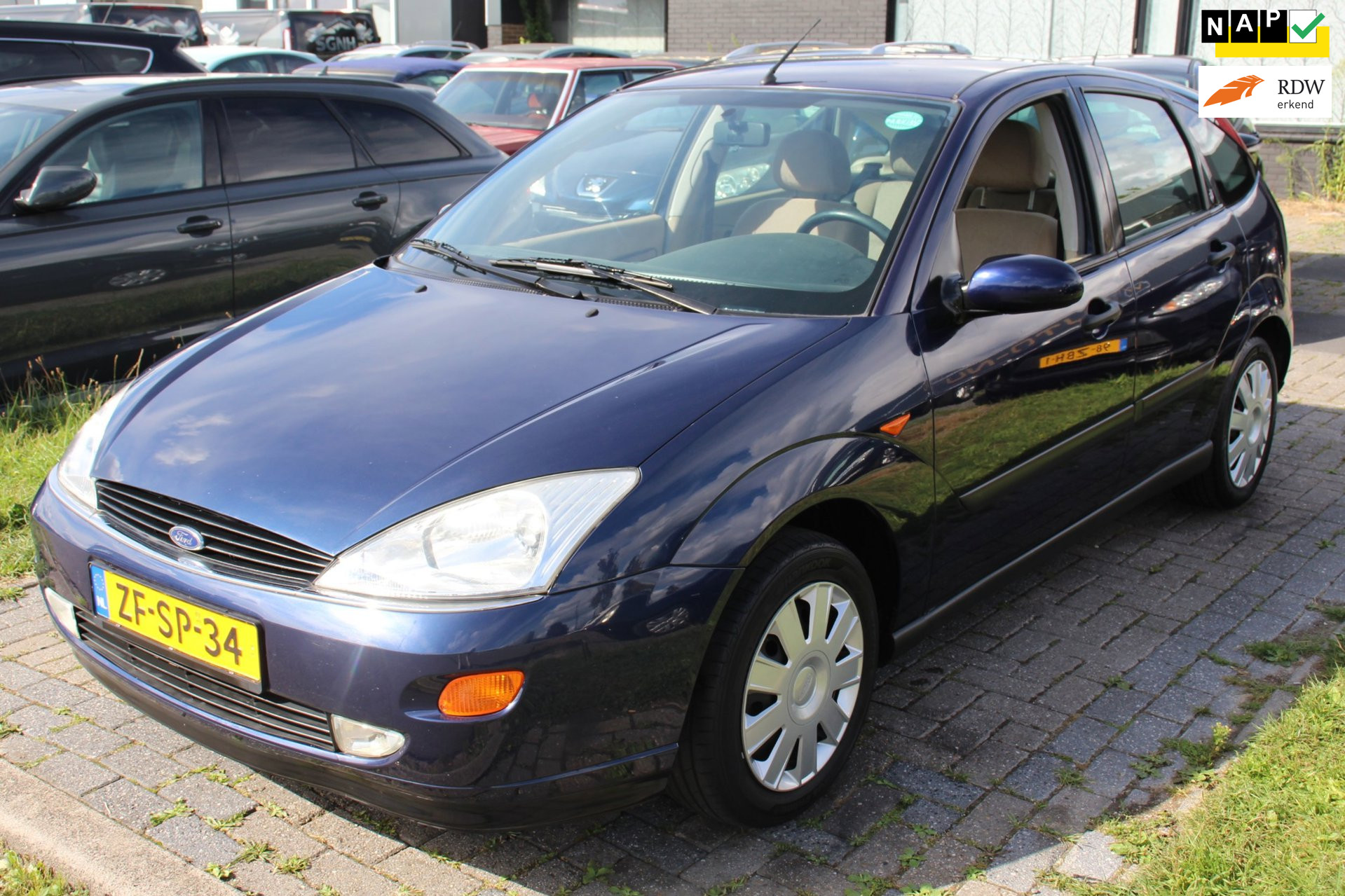 Ford Focus 1.6-16V Ghia €1.495,- 5-Deurs Airco 166.000km NAP! APK juli 2027! Notenhout Trekhaak