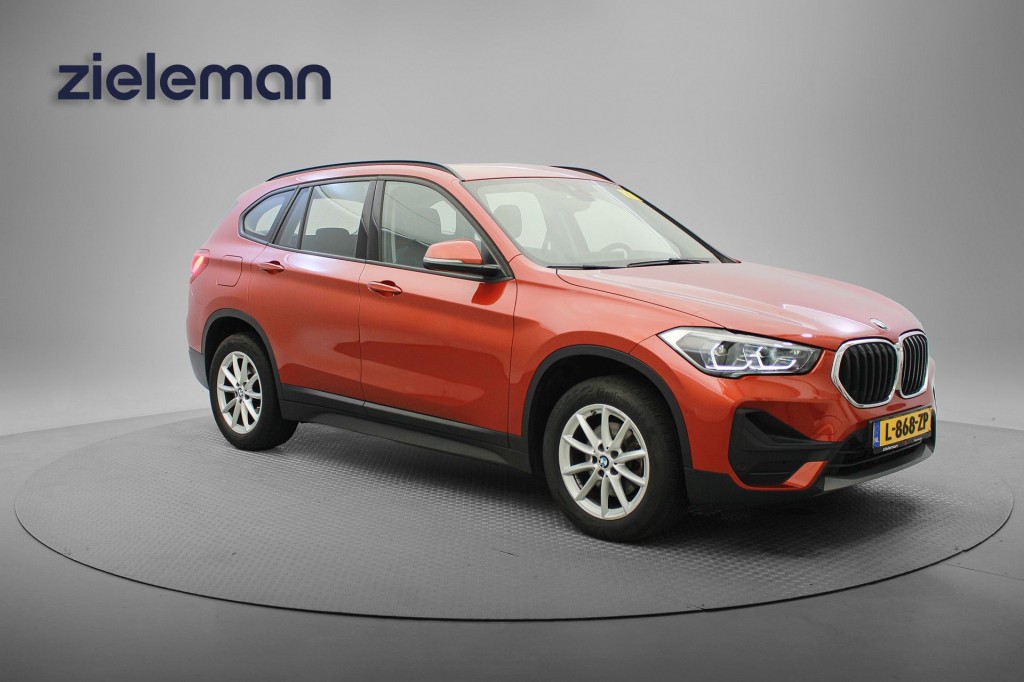 BMW X1 sDrive18i Business Edition Automaat – Carplay, Camera, Headup Display, Cruise