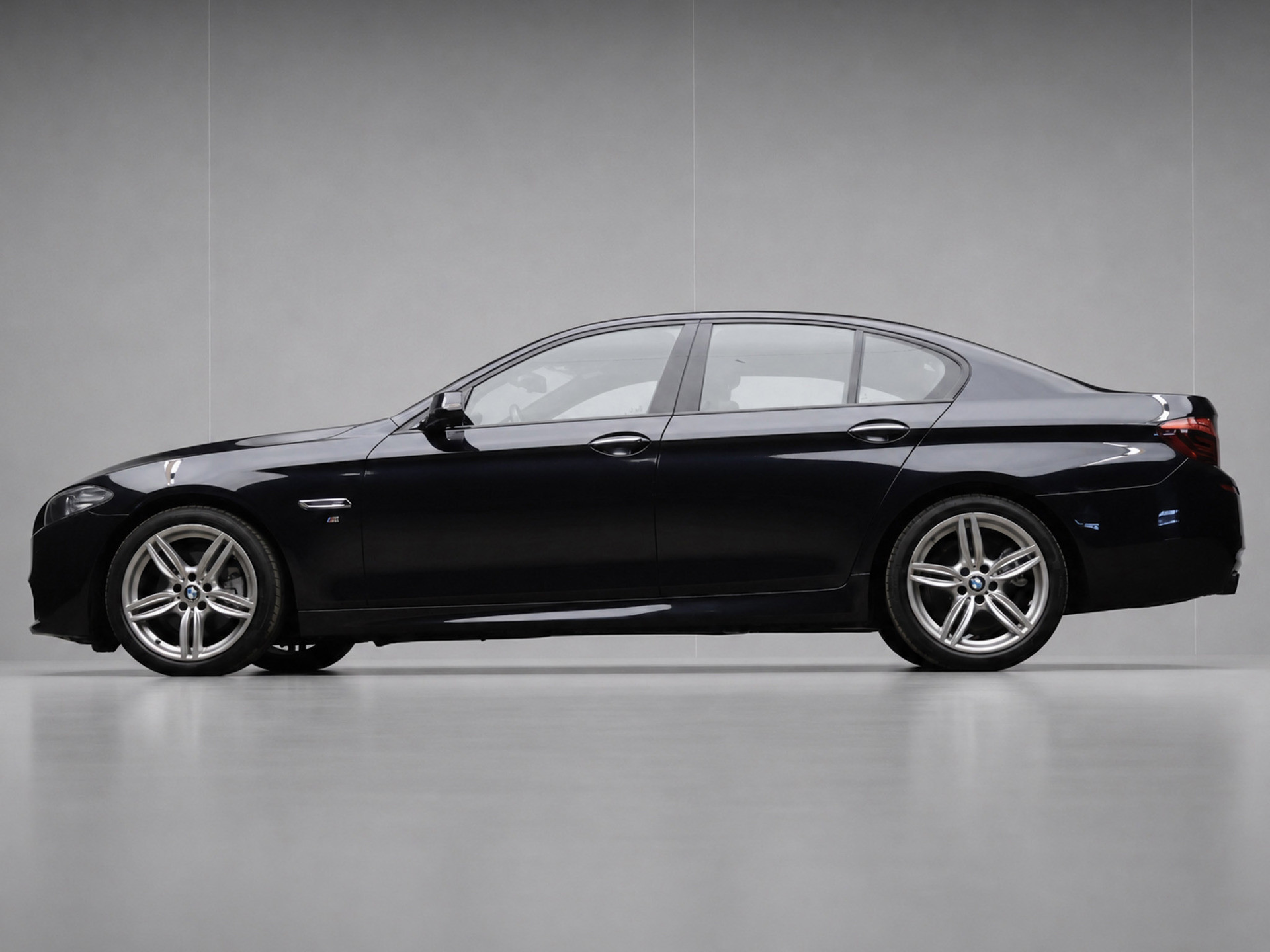 BMW 5 Serie 520i High Executive M-Sport (DIGITALE COCK PIT,COMFORT STOELEN,M-STUUR,CAMERA,PDC,TREKHAAK,NETTESTAAT)