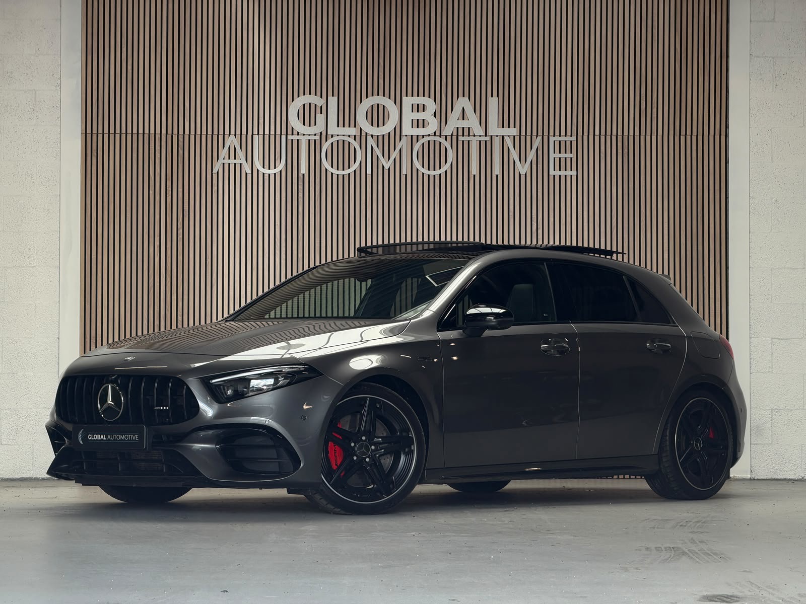 Mercedes-Benz A-Klasse AMG 45 S 4MATIC+ – PANO – BURMESTER – DRIVERS PACKAGE – SCHAALSTOELEN