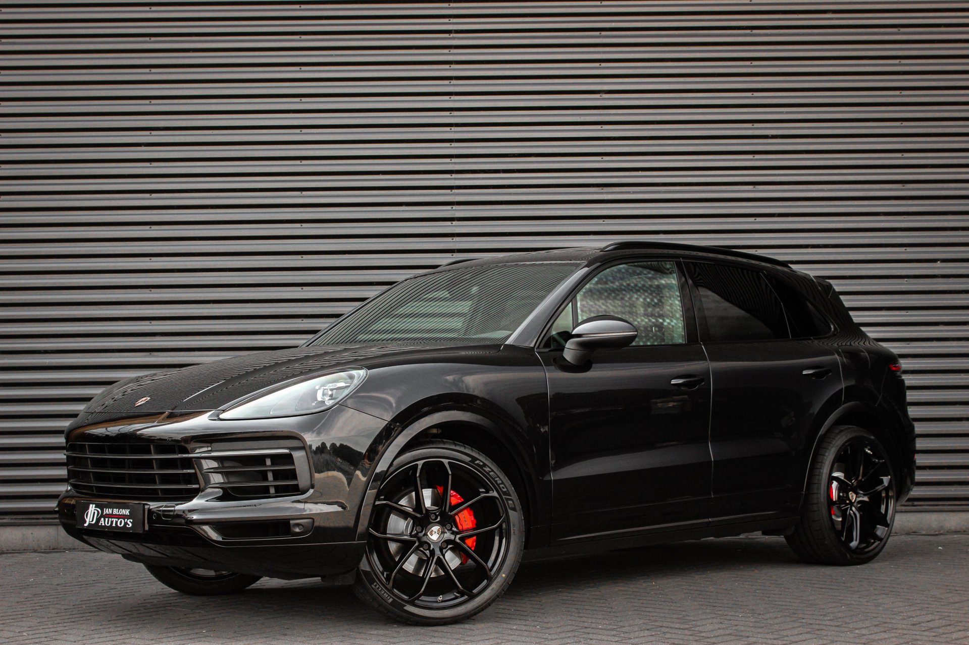 Porsche Cayenne 3.0 E-Hybrid FULL BLACK / PANO-DAK / SPORT CHRONO / LUCHTVERING / TREKHAAK / NAVIGATIE/ONDERHOUDSHISTORY / CARPLAY