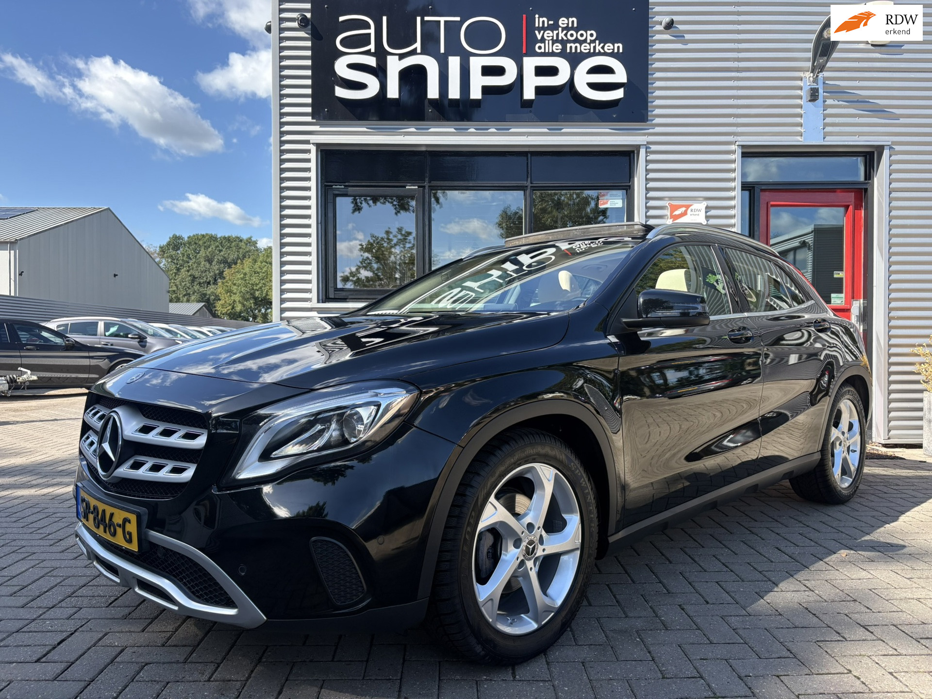 Mercedes-Benz GLA 180 Business Solution -OPEN DAK-STOELVERWARMING-SPORTSTOELEN-VOLLEDER-LED-AIRCO-CRUISECONTROL-ETC.