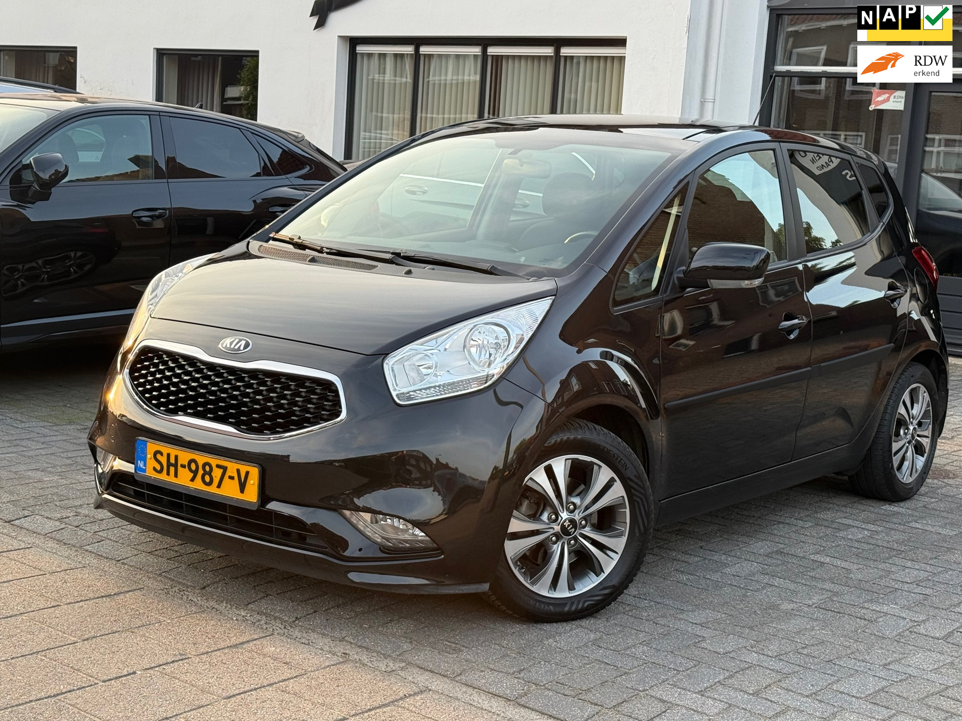 Kia Venga 1.4 CVVT Edition, Schuif/kanteldak, Achteruitrijcamera, Navigatie, Trekhaak