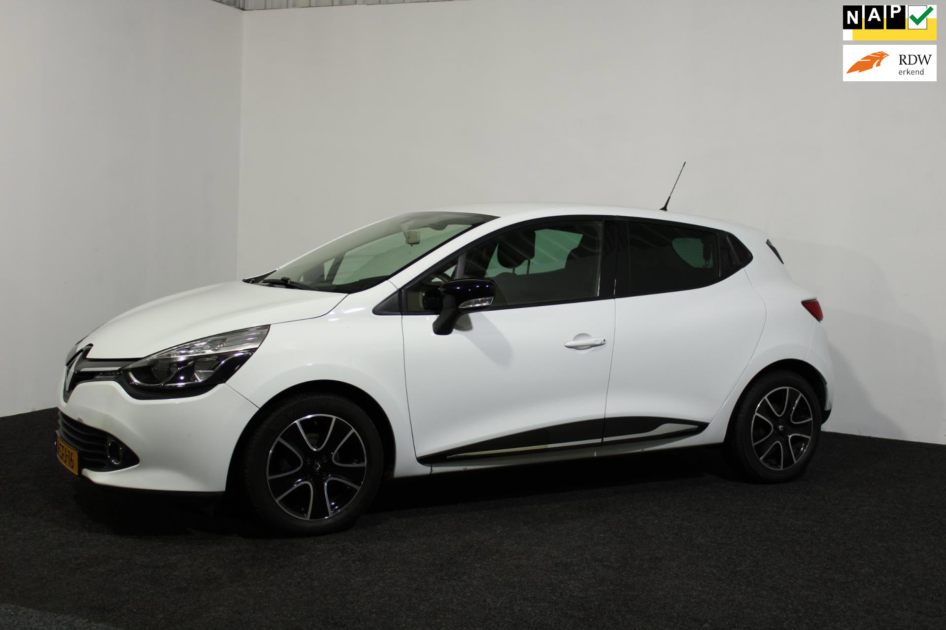 Renault Clio 0.9 TCe Expression 5-deurs|Cruise|LM velg|Scherm|Boordcomputer| Inclusief een nwe onafhankelijke APK en beurt!