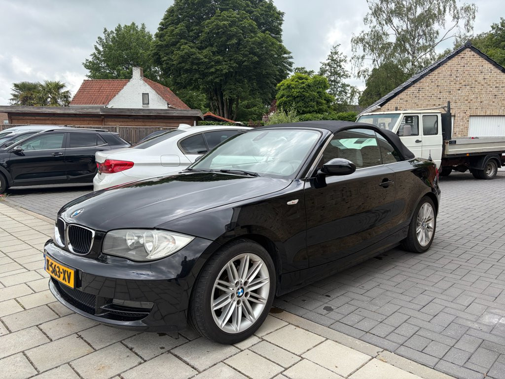 BMW 1 Serie Cabrio 118i Airco PDC 2008 Boekjes