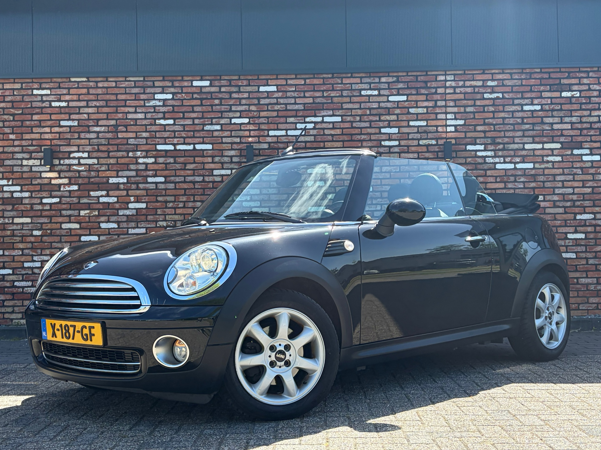 MINI Cabrio 1.6 Cooper Leer Nav/Cruise Stoelverw Pdc Clima Voll.Onderhouden!