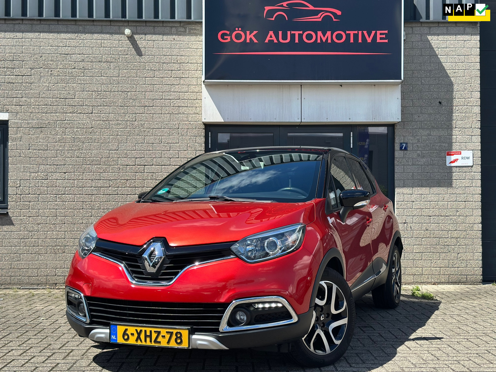Renault Captur 1.2 TCe Helly Hansen / Automaat / Airco / Navi / Camera / 2De Eigenaar / Cruise Control / NAP