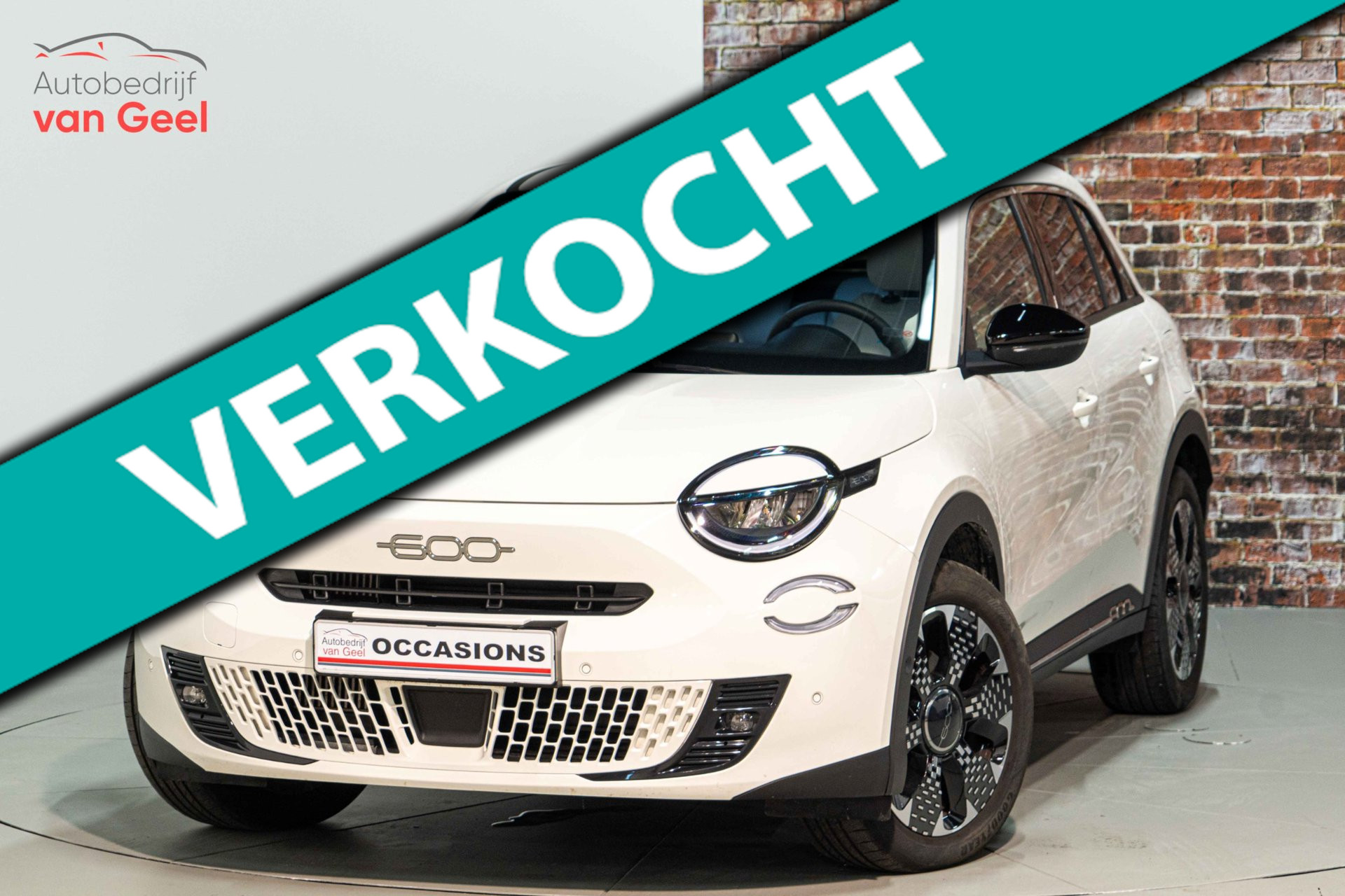 Fiat 600 1.2 Hybrid La Prima | Adaptive Cruise Control | Keyless-Entry&Go | Achteruitrijcamera | 360°SurroundView | Leder