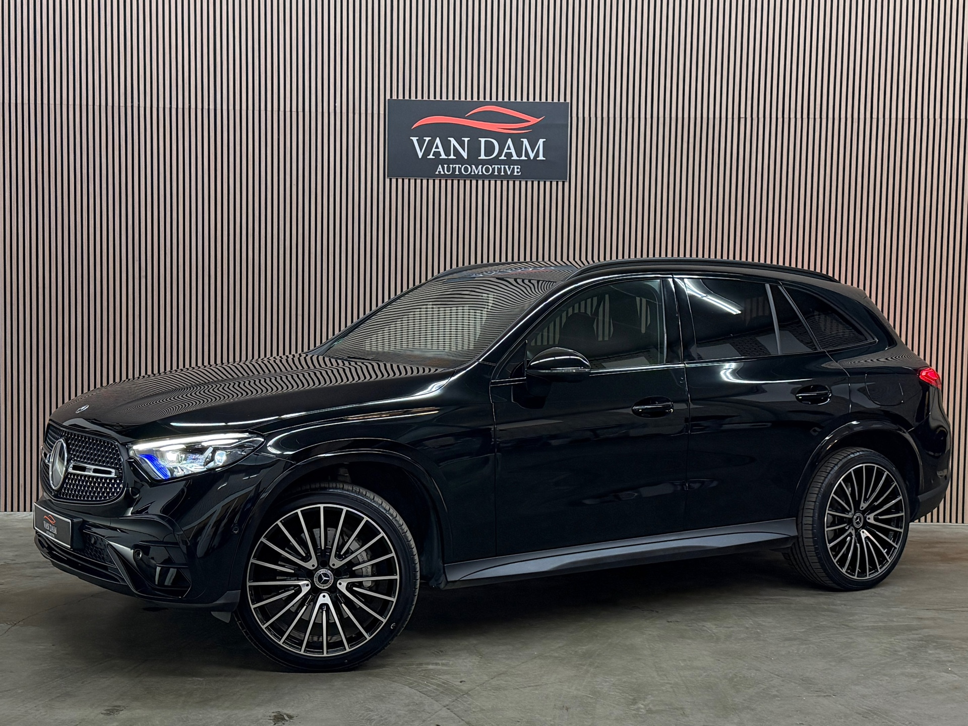 Mercedes-Benz GLC 300e 4MATIC AMG Line 2023 LED LEDER LUCHTVERING