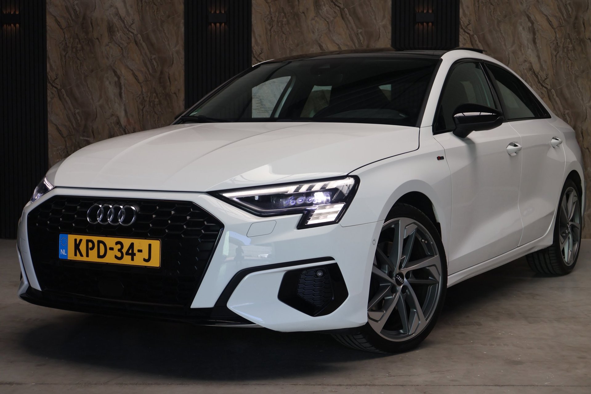 Audi A3 Limousine 35 TFSI 3x S-line | Pano | Cam | Matrix | Memory
