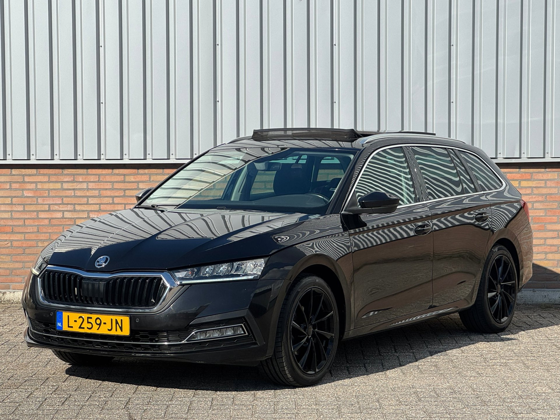 Škoda Octavia Combi 1.0 e-TSI Business Edition Plus Panorama/ Camera/ Trekhaak